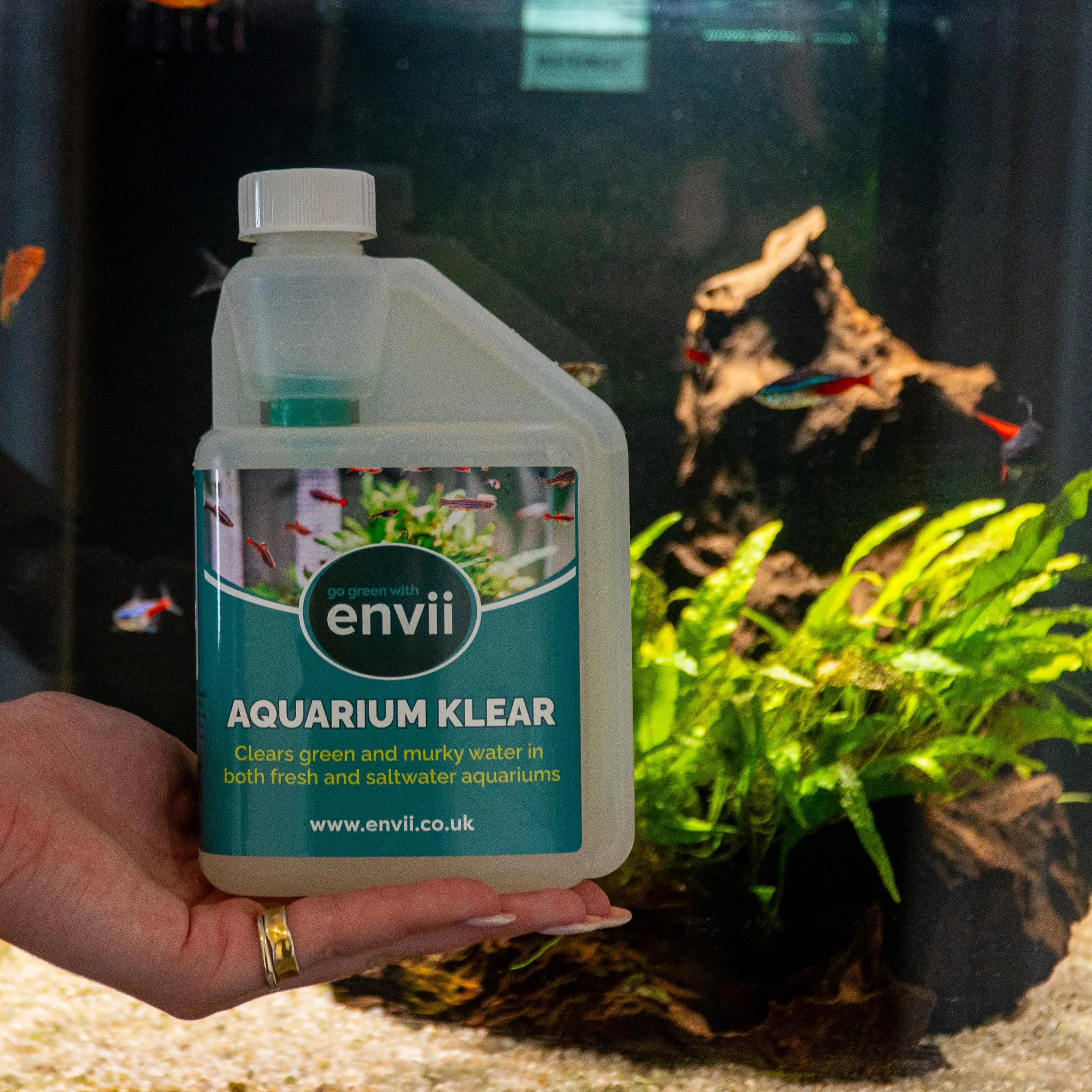 Envii Aquarium Klear - bakterie akwariowe - uzdatnianie wody do akwarium - Krystalicznie czysta woda w akwarium – płyn do czyszczenia akwarium - Oczyszcza 4000 litrów