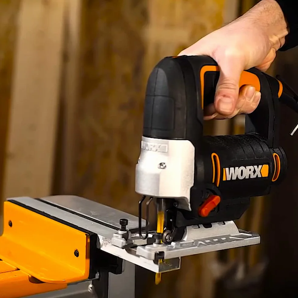 WORX WX478.1 wyrzynarka 650 W – wyrzynarka wahadłowa z elektroniką obrotową do precyzyjnego cięcia drewna, metalu i PCW – z walizką na narzędzia