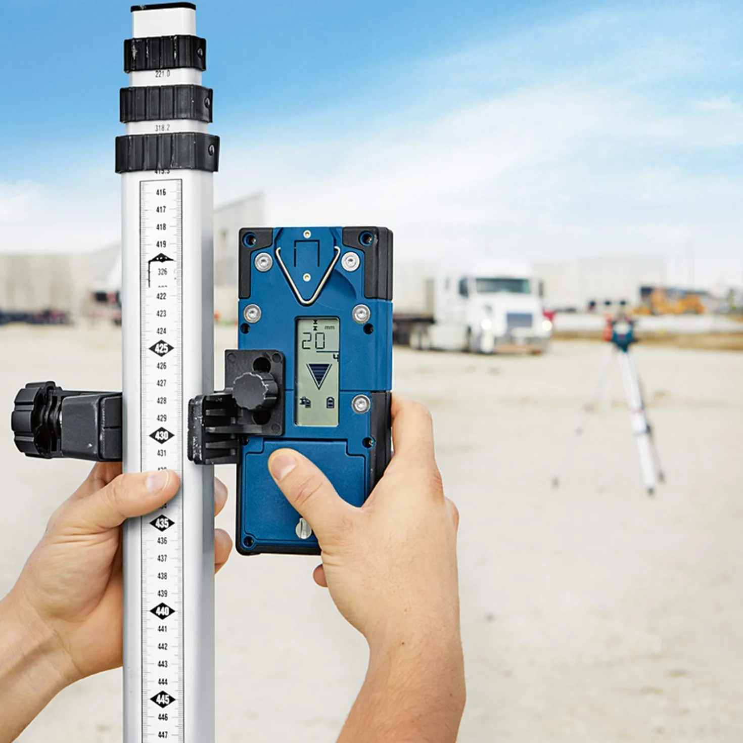 Bosch Professional system 18V: laser obrotowy GRL 600 CHV (1 akumulator ProCORE18V 4.0Ah, szybka ładowarka GAL 18V-40, walizka)