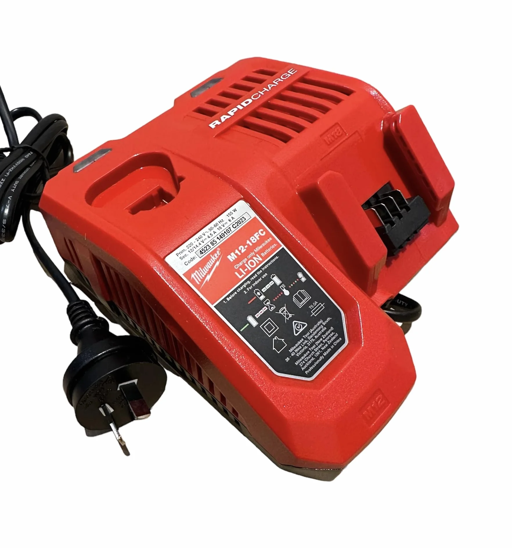 Milwaukee M12-18FC Szybka ładowarka ładuje wszystkie akumulatory M18, M14 i M12 Li-ion
