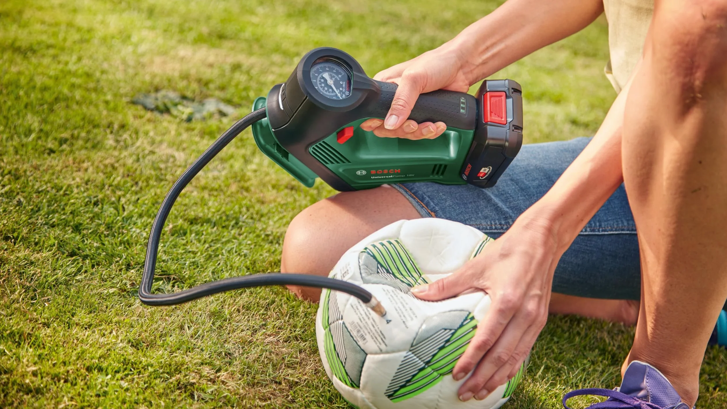 Bosch - Pompa powietrza/sprężarka powietrza 18V (bez akumulatora, system 18V, do opon samochodowych, motocyklowych i rowerowych, 150 PSI, 10.3 bar, opakowanie kartonowe)