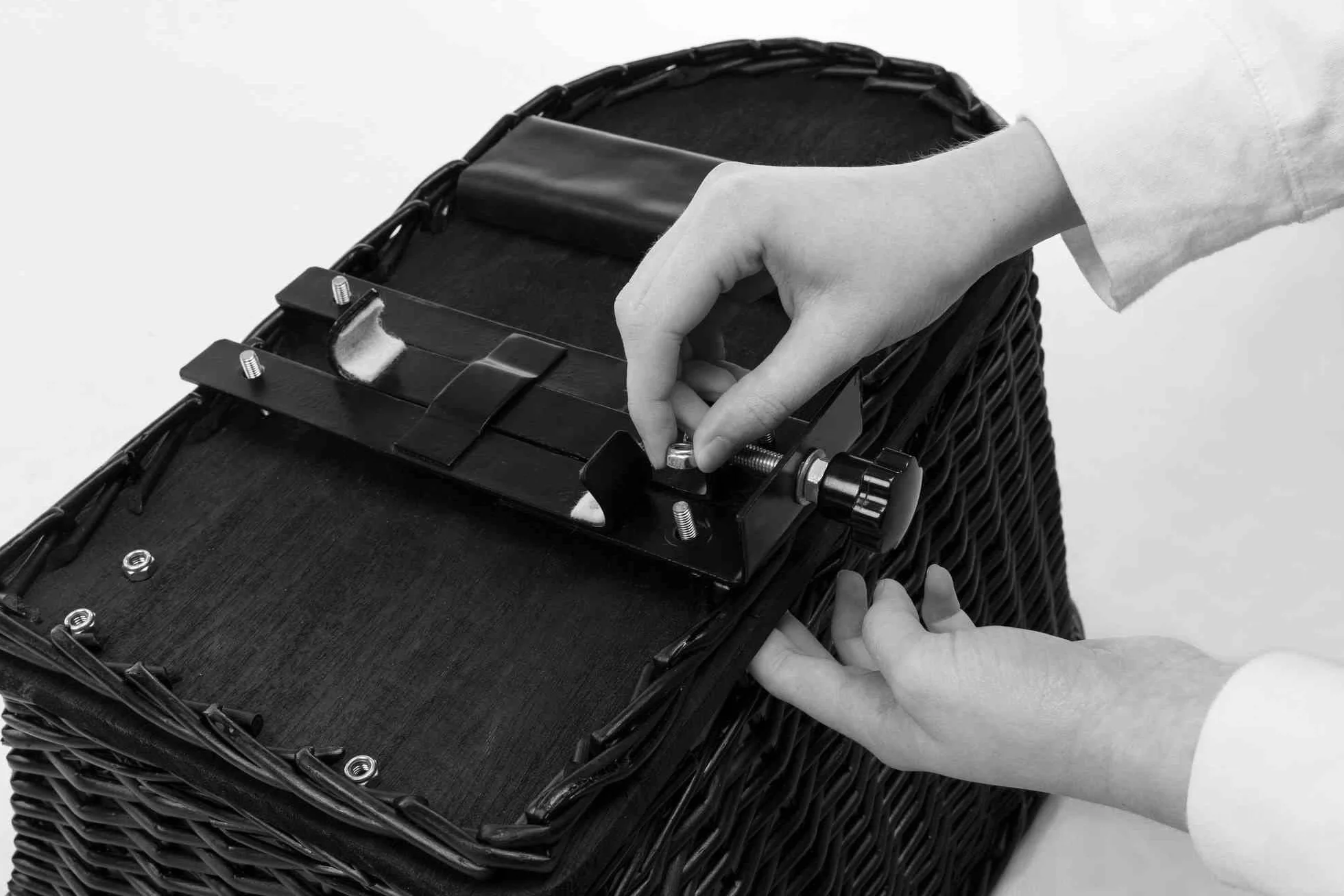 TRIXIE Koszyk Rowerowy z Kratką 13117, Czarny