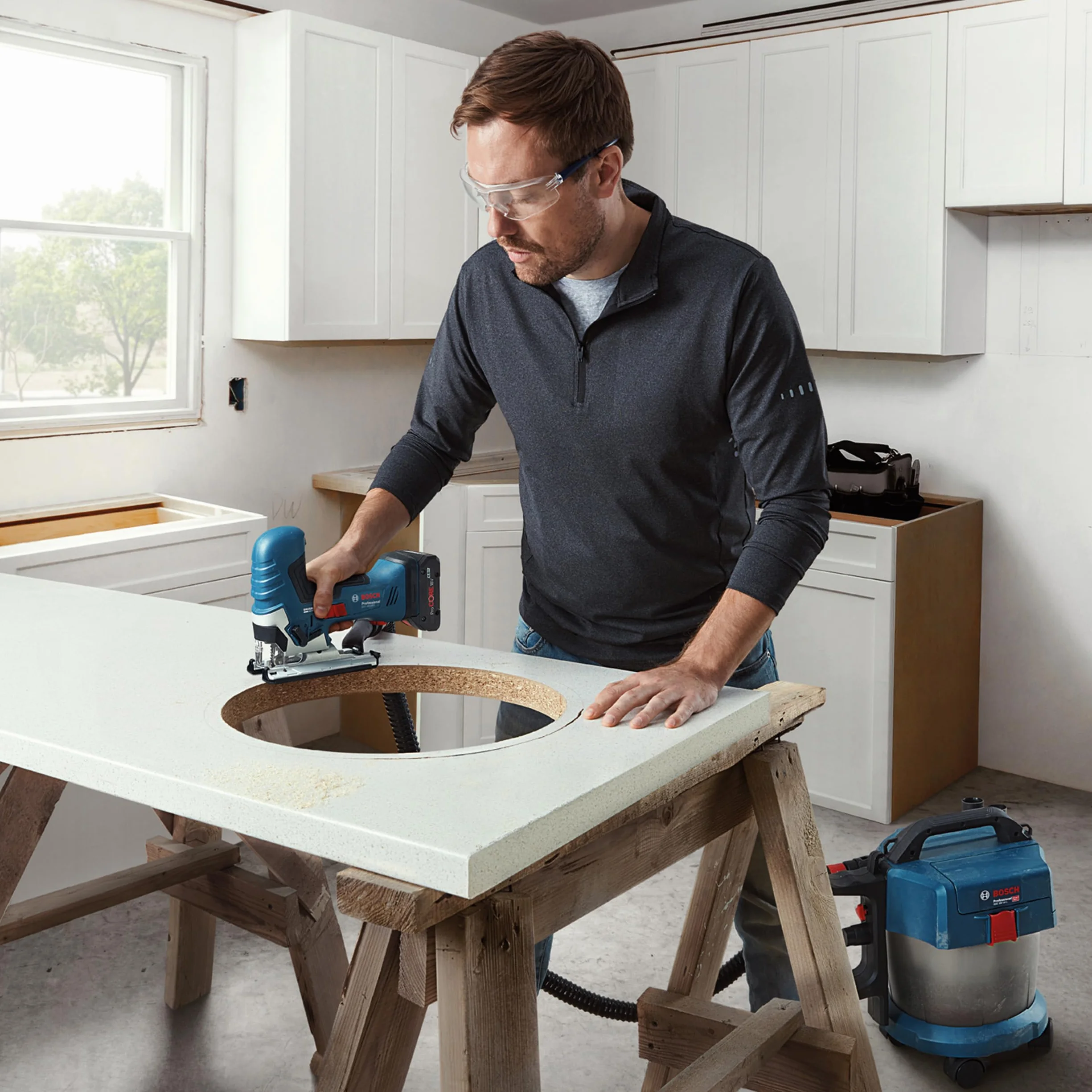 Bosch Professional Bezprzewodowa wyrzynarka 18 V GST 18V-125 S z uchwytem ostrza SDS