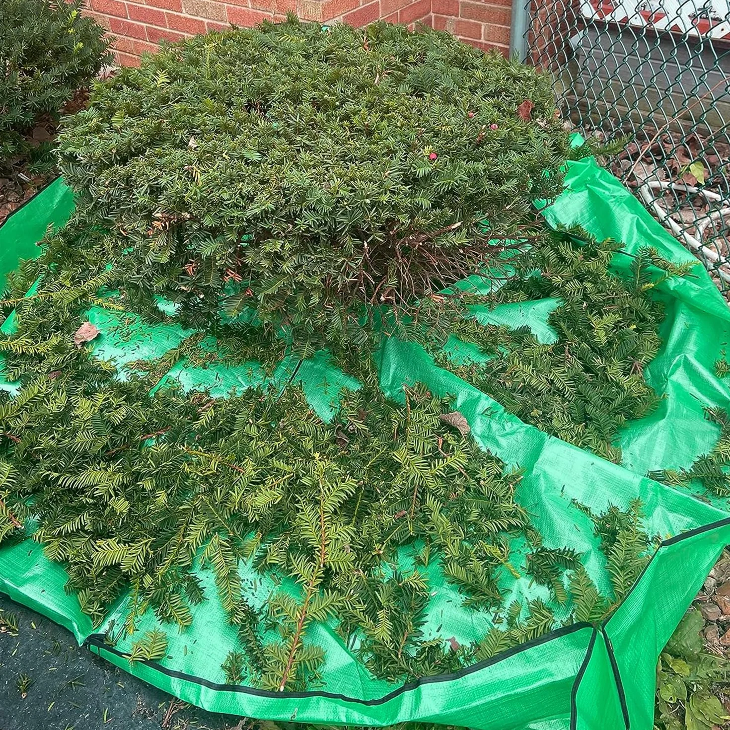 Plandeka do przycinania drzew 2x2 m z otworem 30 cm przenośnik liści