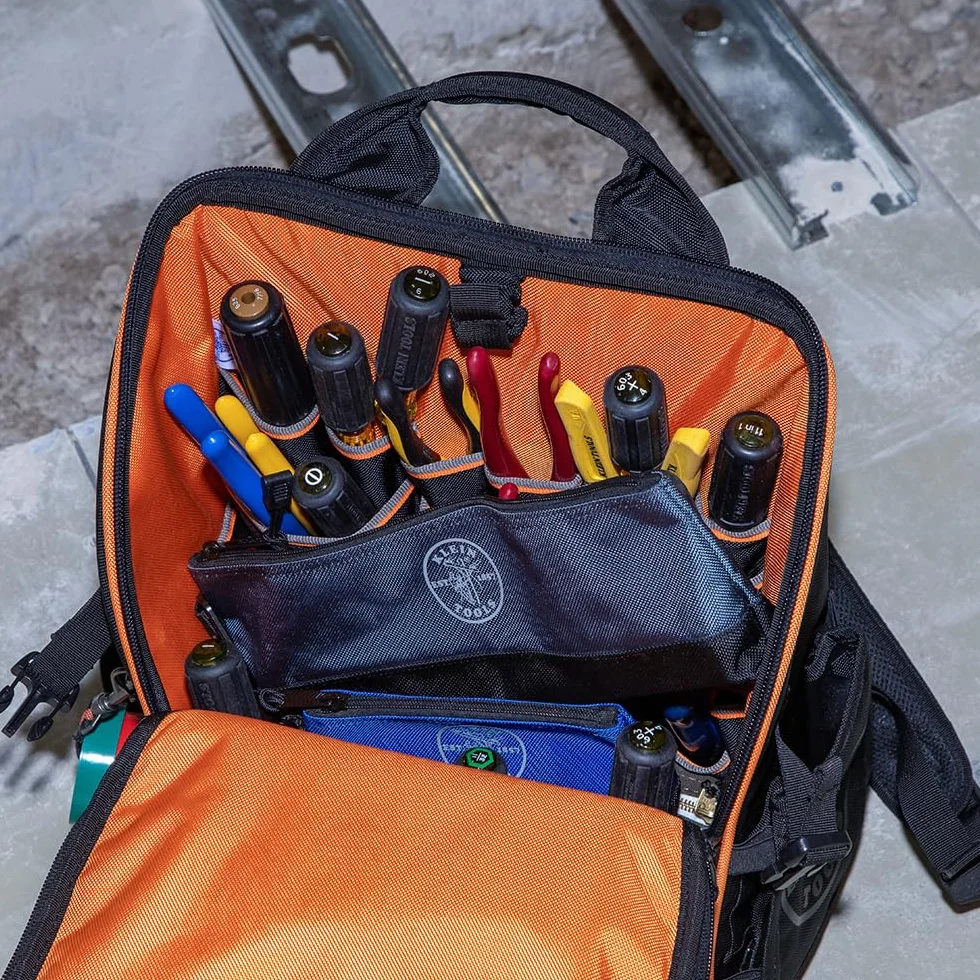 Klein Tools 55569 stojąca torba na narzędzia z zamkiem błyskawicznym z karabińczykami, wzmocnione dno klinowe, wodoodporna 1680d, wiele rozmiarów, 5-pak