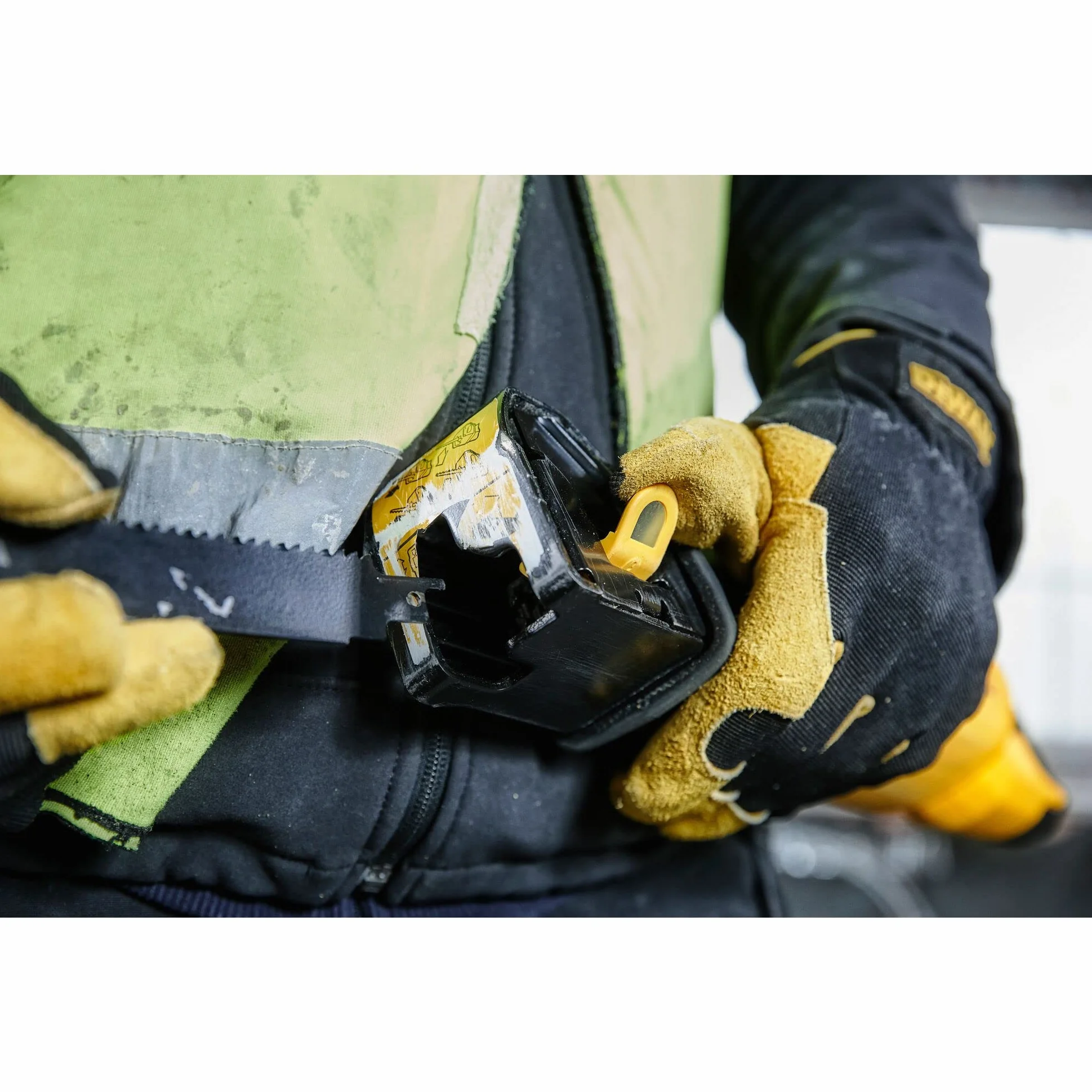 DEWALT Piła szablasta 1100 W (długość skoku 29 mm, maks. wydajność cięcia (drewno) 280 mm, w zestawie walizka transportowa), DWE305PK