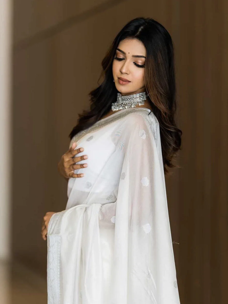 Avantika Fashion Damskie bawełniane lniane sari z bluzką