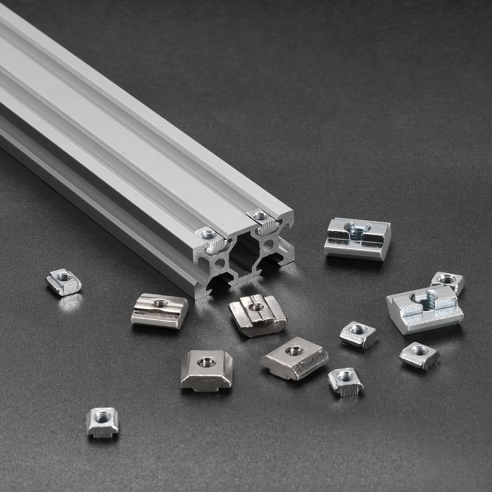 QUARKZMAN Nakrętki T 15 szt. – niklowane śruby ze stali węglowej T Slot 4545 seria M8 głowica młotka środki mocujące nakrętki ślizgowe T do aluminiowych wyciskarek profilu (srebrne)