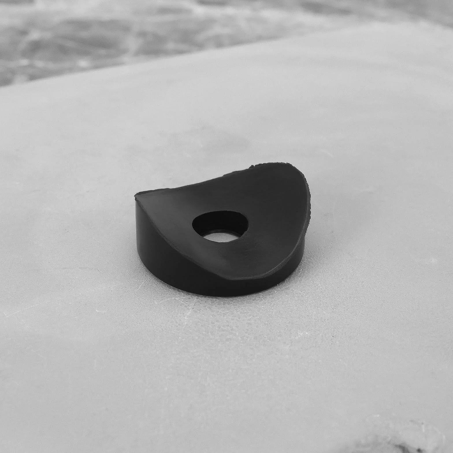 SG Store 100 szt. tulei dystansowych okrągłych podkładek do rur M6 M8 czarne plastikowe zakrzywione podkładki plastikowe tuleje dystansowe okrągłe uszczelki rurowe do stóp mebli