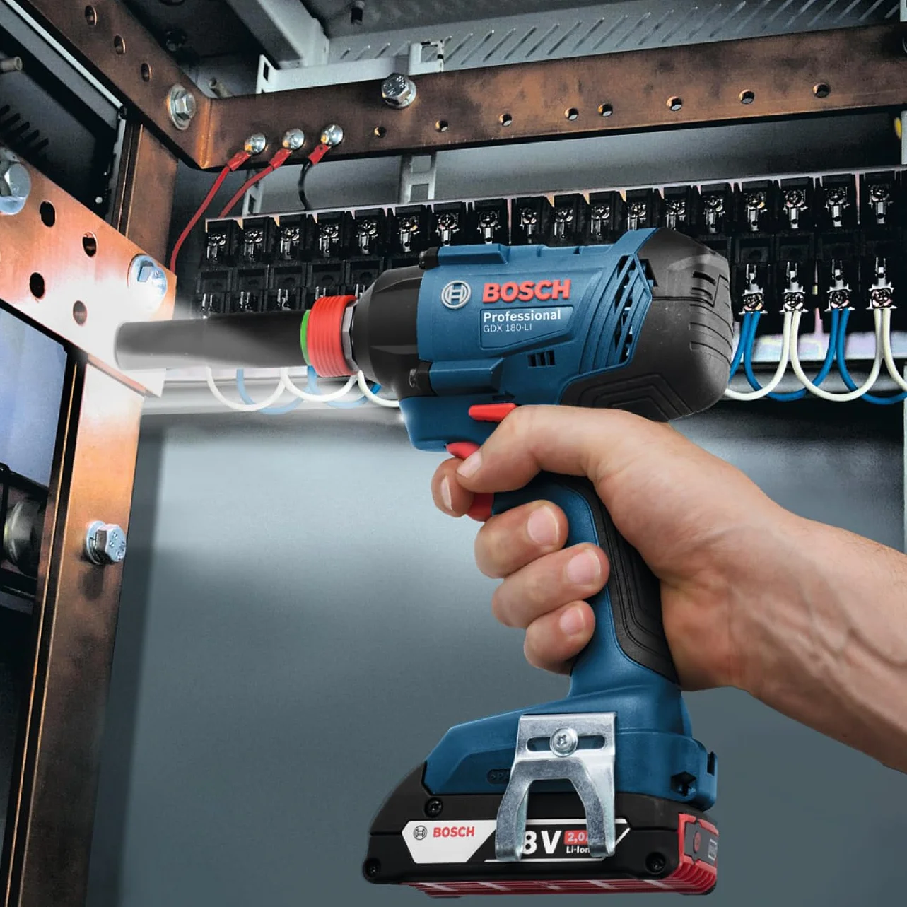 Bosch Professional system 18V: akumulatorowa wkrętarka/klucz udarowy GDX 180-LI (liczba udarów 0-3.600 min-1, prędkość obrotowa bez obciążenia 0-2.800) obr./min