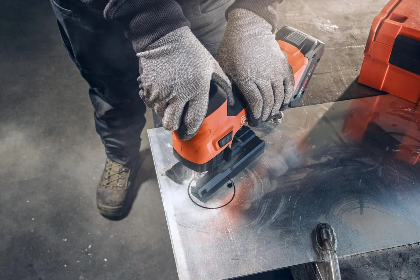 FEIN Akumulatorowa wyrzynarka do metalu i drewna, 26 mm, skok F-IRON Jig 26 AS. Wydajna, wszechstronna wyrzynarka do metalu i drewna do precyzyjnych i zakrzywionych cięć, bez akumulatora i ładowarki