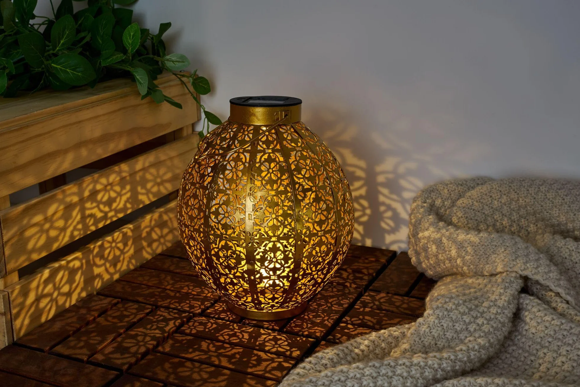 Pauleen 48176 Sunshine Aura lampa solarna na balkon lub do ogrodu, złota, oświetlenie zewnętrzne, metalowa, 3000 K