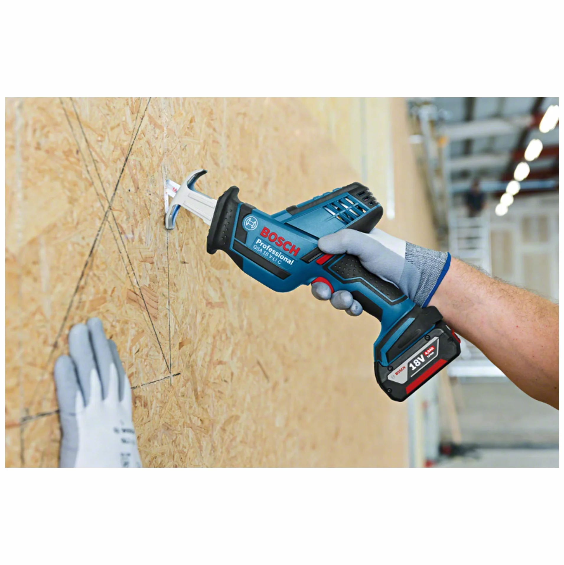 Bosch Professional system 18V: akumulatorowa piła szablasta GSA 18V-LI C (3 brzeszczoty do pił szablastych, walizka L-BOXX)