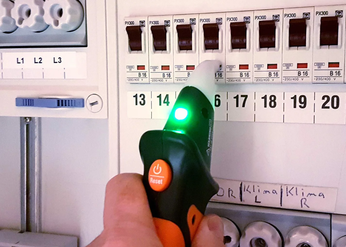 HT Instruments HT38 wykrywacz przewodów, kolor czarny i pomarańczowy