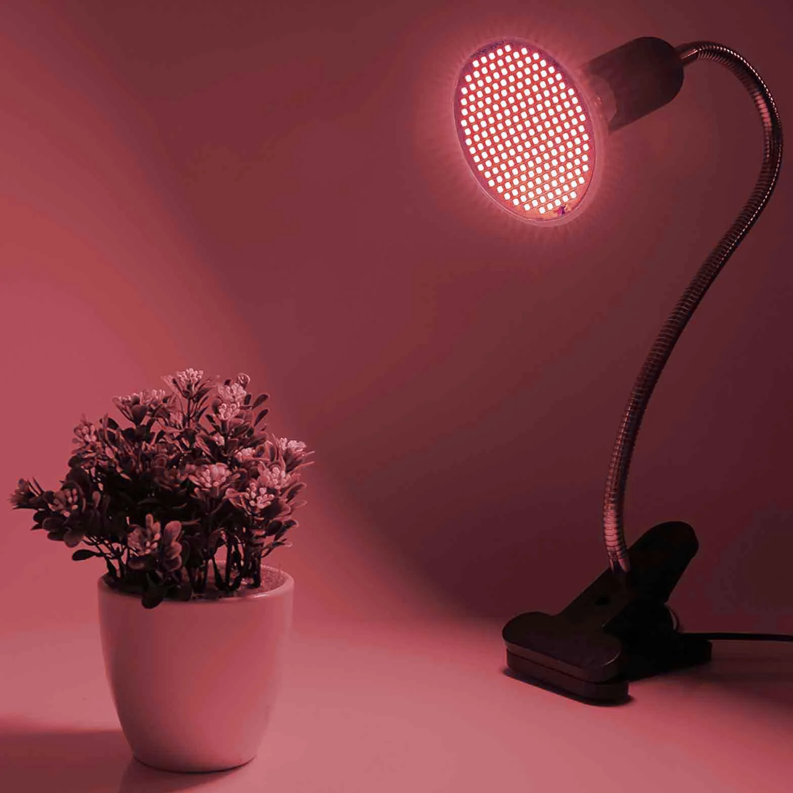 Lampa LED na podczerwień 200 diod 730-850 nm stojąca