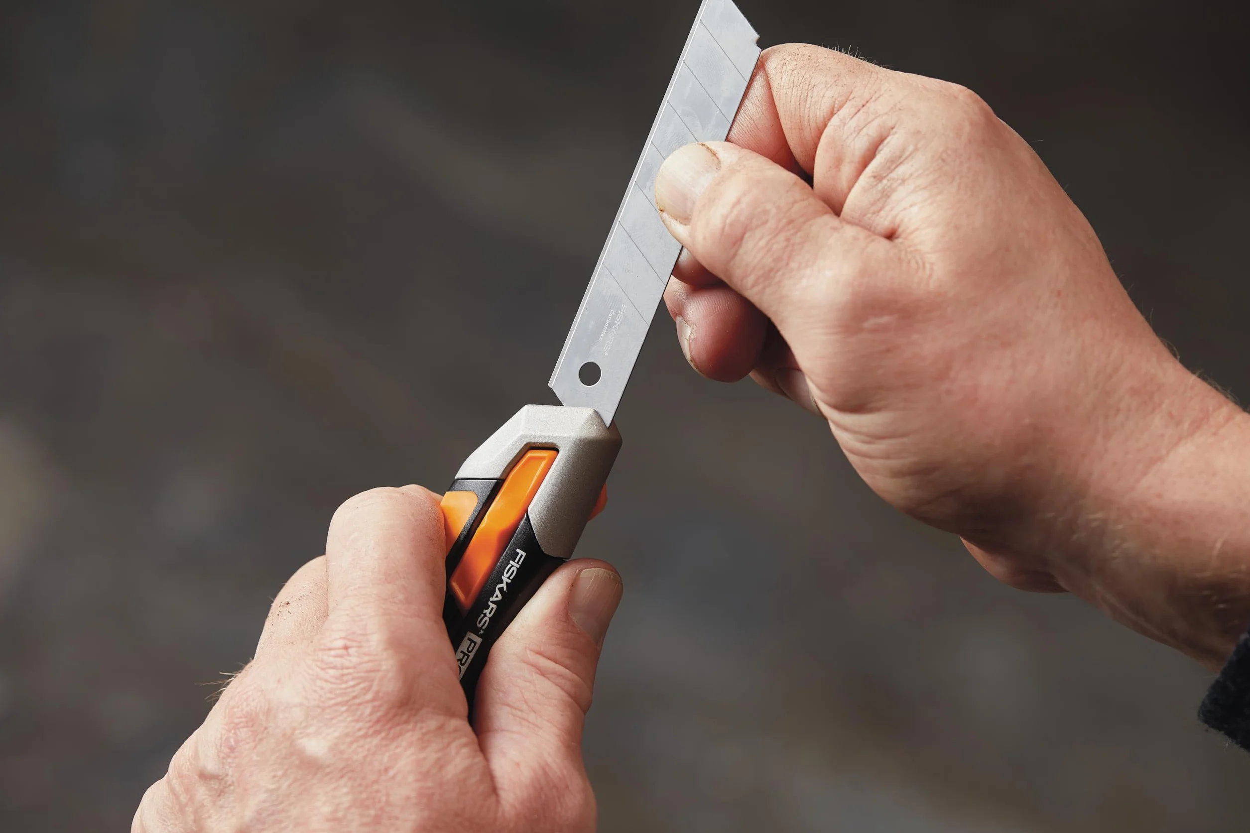 Fiskars Nóż segmentowy 16,5 cm CarbonMax Stal nierdzewna czarny pomarańczowy