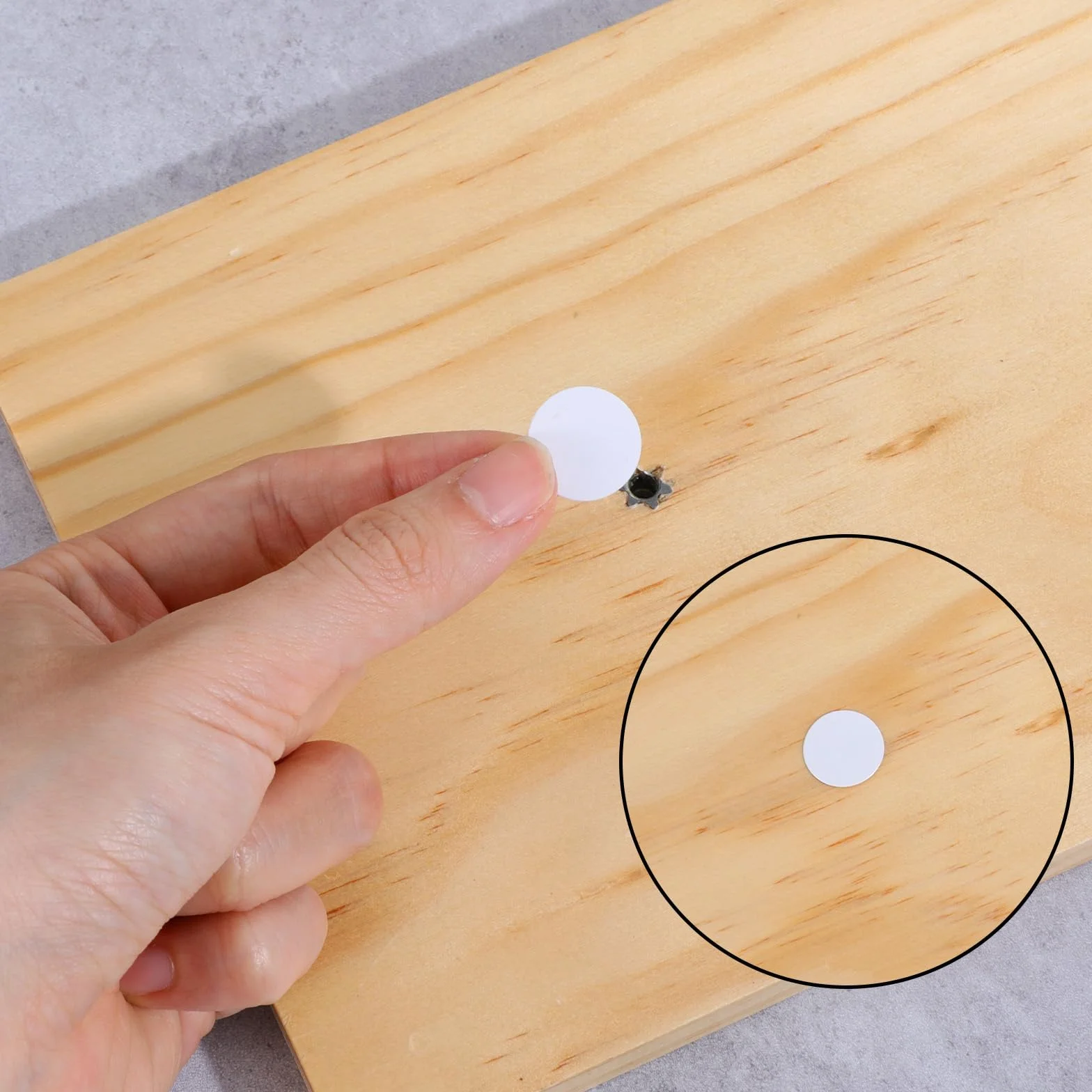 Nogeqi 290 sztuk Białe zaślepki do śrub, 12 mm/15 mm/21 mm samoprzylepne osłony na śruby, białe osłony na śruby do otworów, mebli, biurek, szafek i ścian