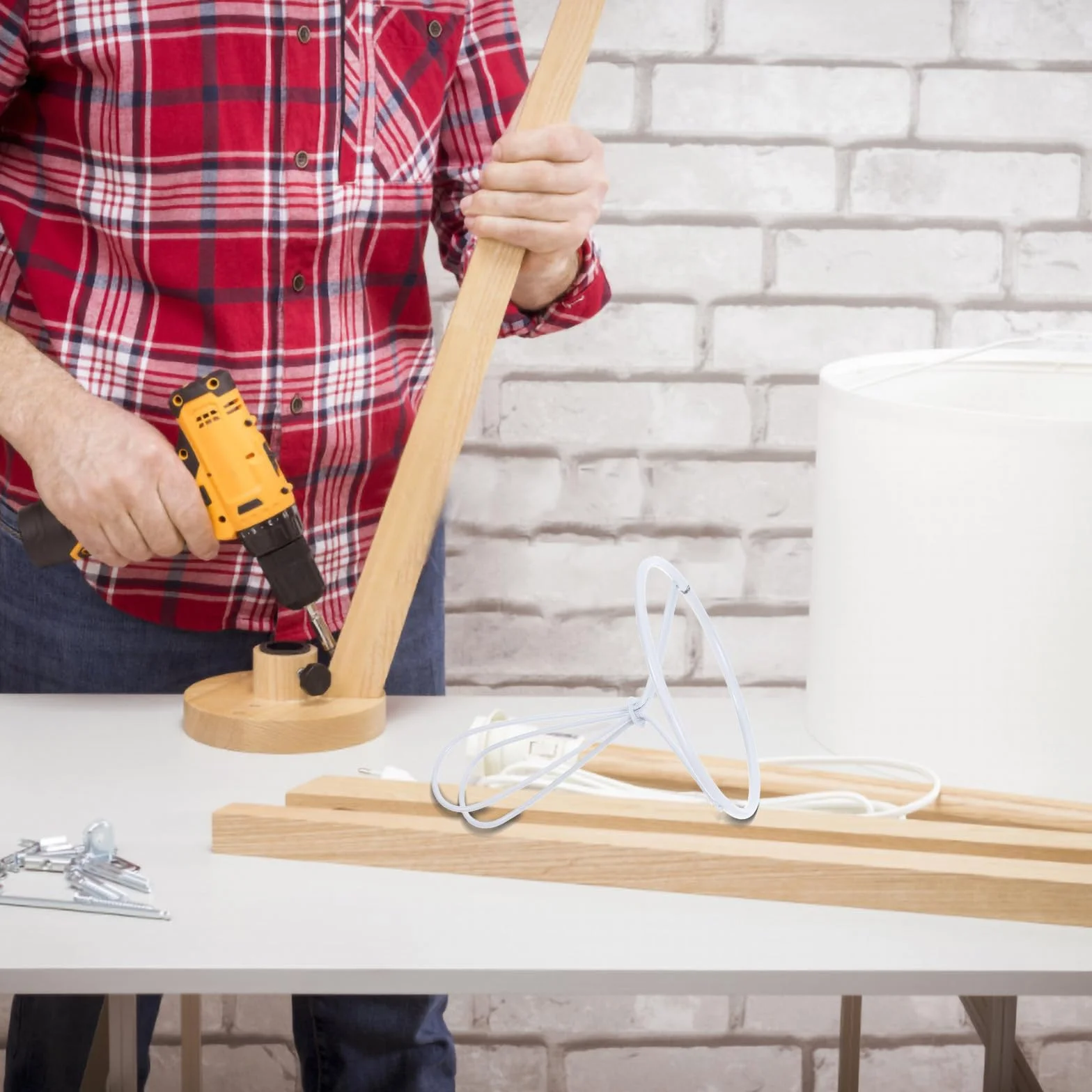 Toyvian 2 Szt. Metalowy Uchwyt Abażura Klips Do Lampy Stołowej i Podłogowej Adapter Do Żarówek Stabilny i Łatwy Montaż Akcesoria Oświetleniowe DIY i Stojących
