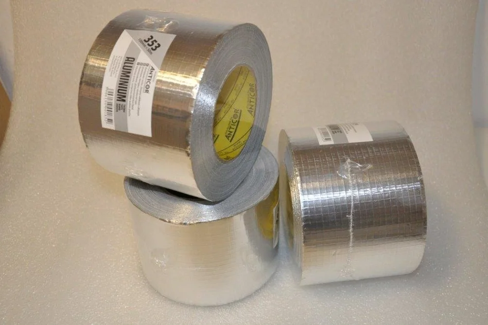 Aluminiowa taśma klejąca wzmocniona siatką 10 cm x 50 m do systemów wentylacyjnych i klimatyzacyjnych