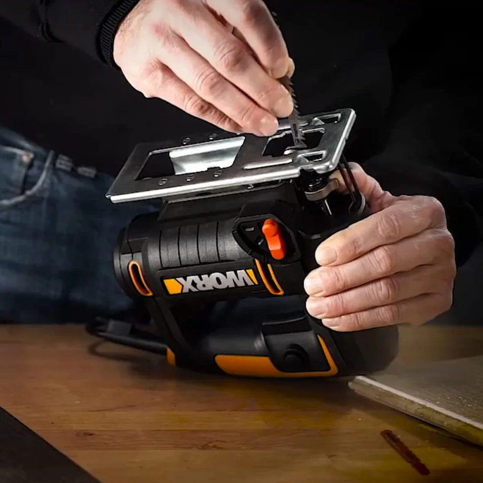 WORX WX478.1 wyrzynarka 650 W – wyrzynarka wahadłowa z elektroniką obrotową do precyzyjnego cięcia drewna, metalu i PCW – z walizką na narzędzia