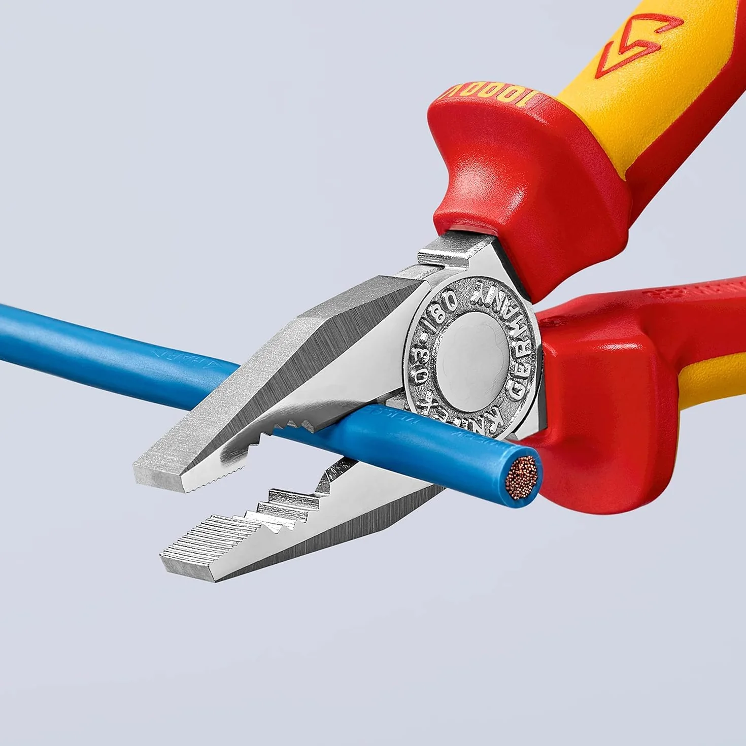 KNIPEX Szczypce uniwersalne chromowany z wielokomponentowymi osłonkami, izolowane wg VDE 160 mm, 03 06 160