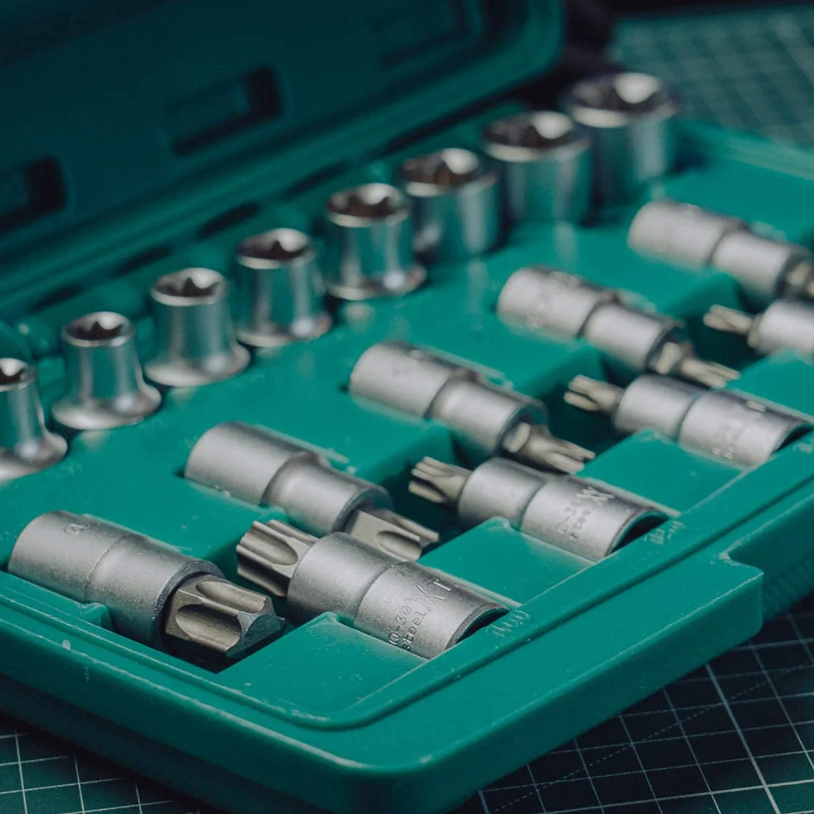 19-częściowy zestaw kluczy nasadowych i bitów Torx ze złączem 1/2" | WIESEMANN 80195 | stop stali chromowo-wanadowej | do wewnętrznych i zewnętrznych śrub Torx, specjalny | walizka transportowa