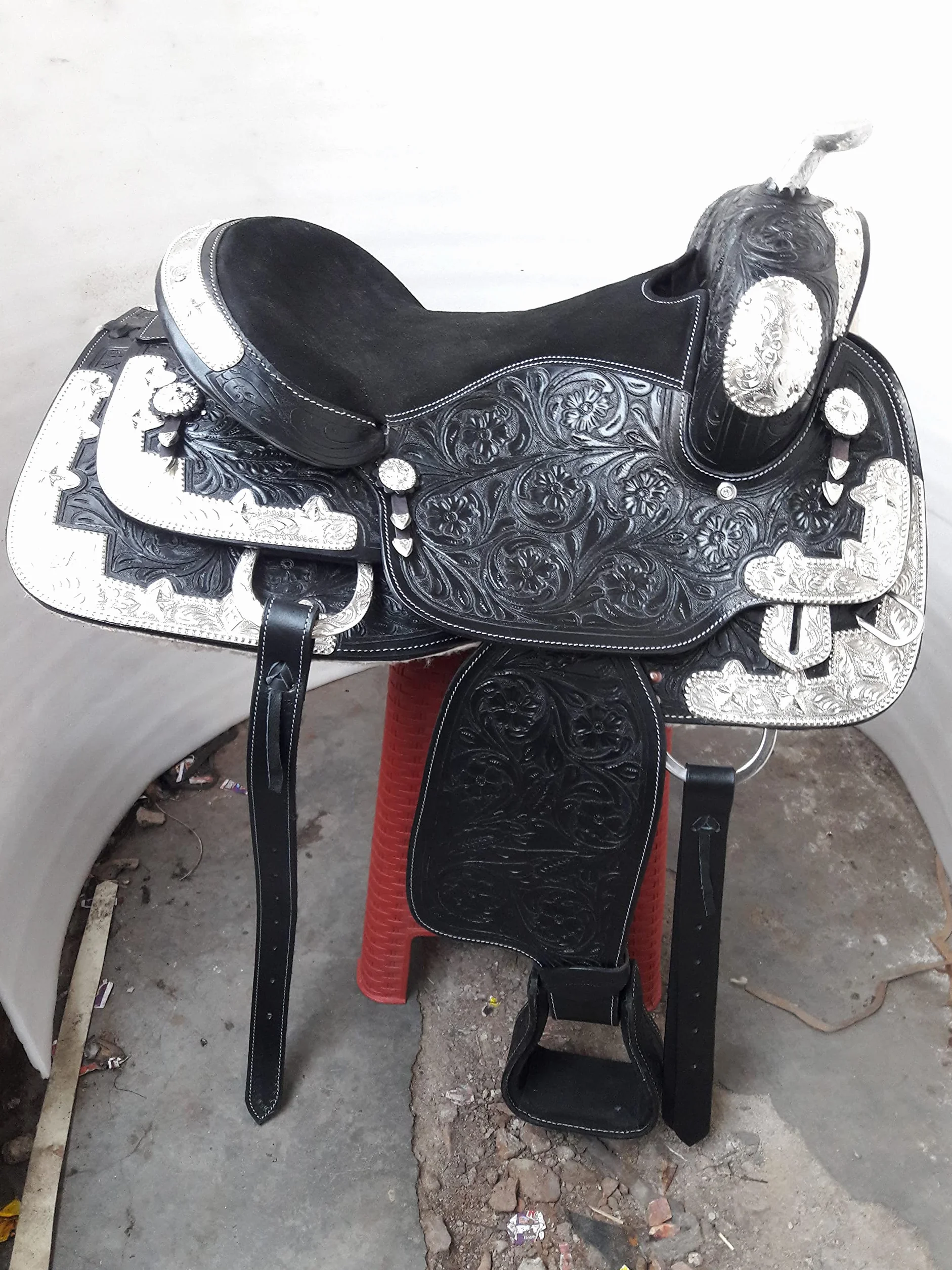 Western Saddle dekoracyjny srebrny strój wystawowy z nakryciem głowy i rozmówcą piersi 40 cm
