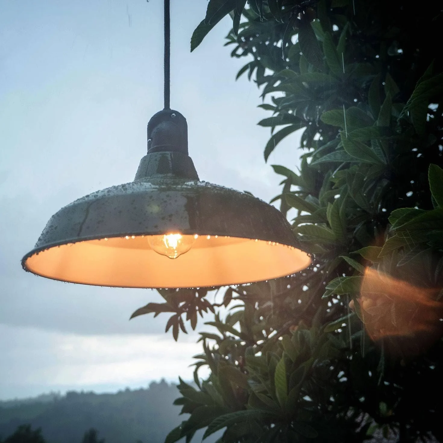 creative kable EIVA, pierwszy zewnętrzny uchwyt lampy E27 IP65, który można podłączyć na świecie - Czarny