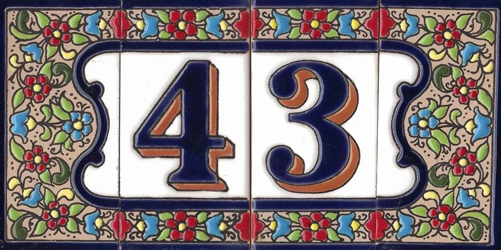 Numery domów. Mozaikowe litery i cyfry. Emaliowana ceramika, ręcznie malowana technika suchej liny. Nazwy i adresy. Blue Arch Design 5,5x10,5 cm (numer zero "0")