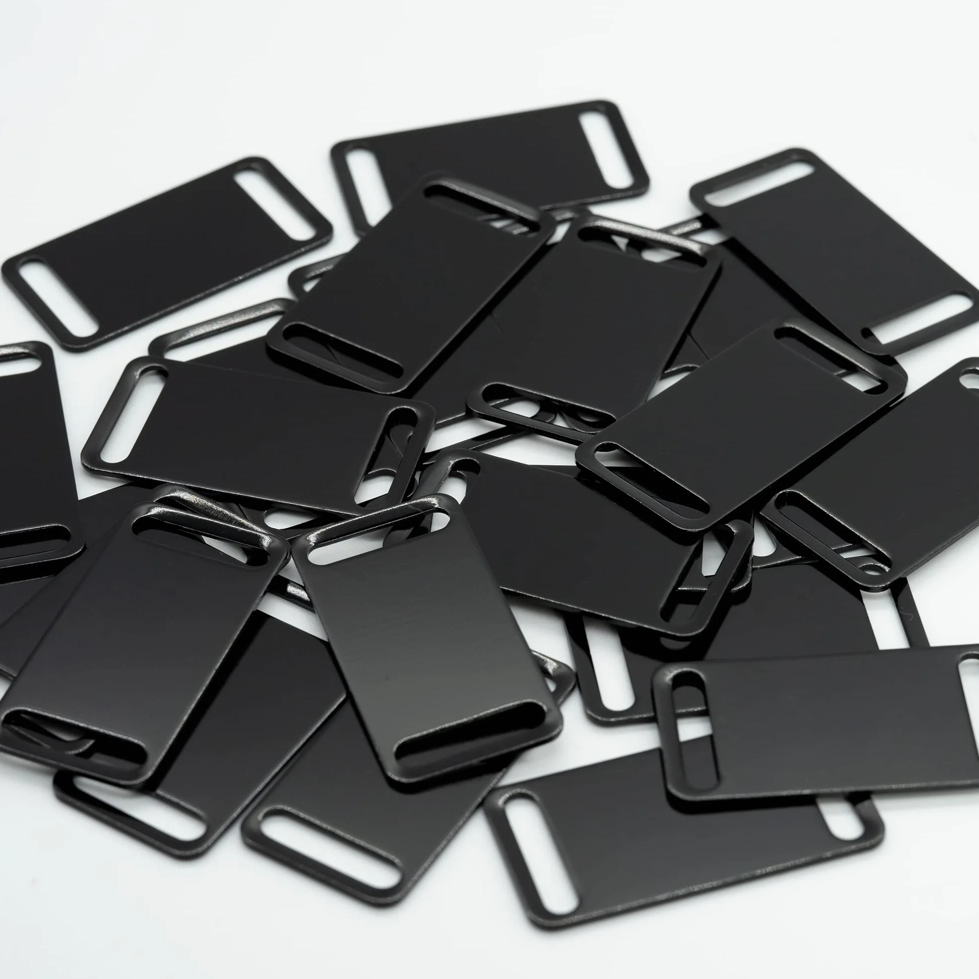Aluminiowe grawerowane puste etykiety stemplowanie puste zawieszki puste nieśmiertelnik identyfikator dla zwierząt domowych 25 sztuk (czarne)