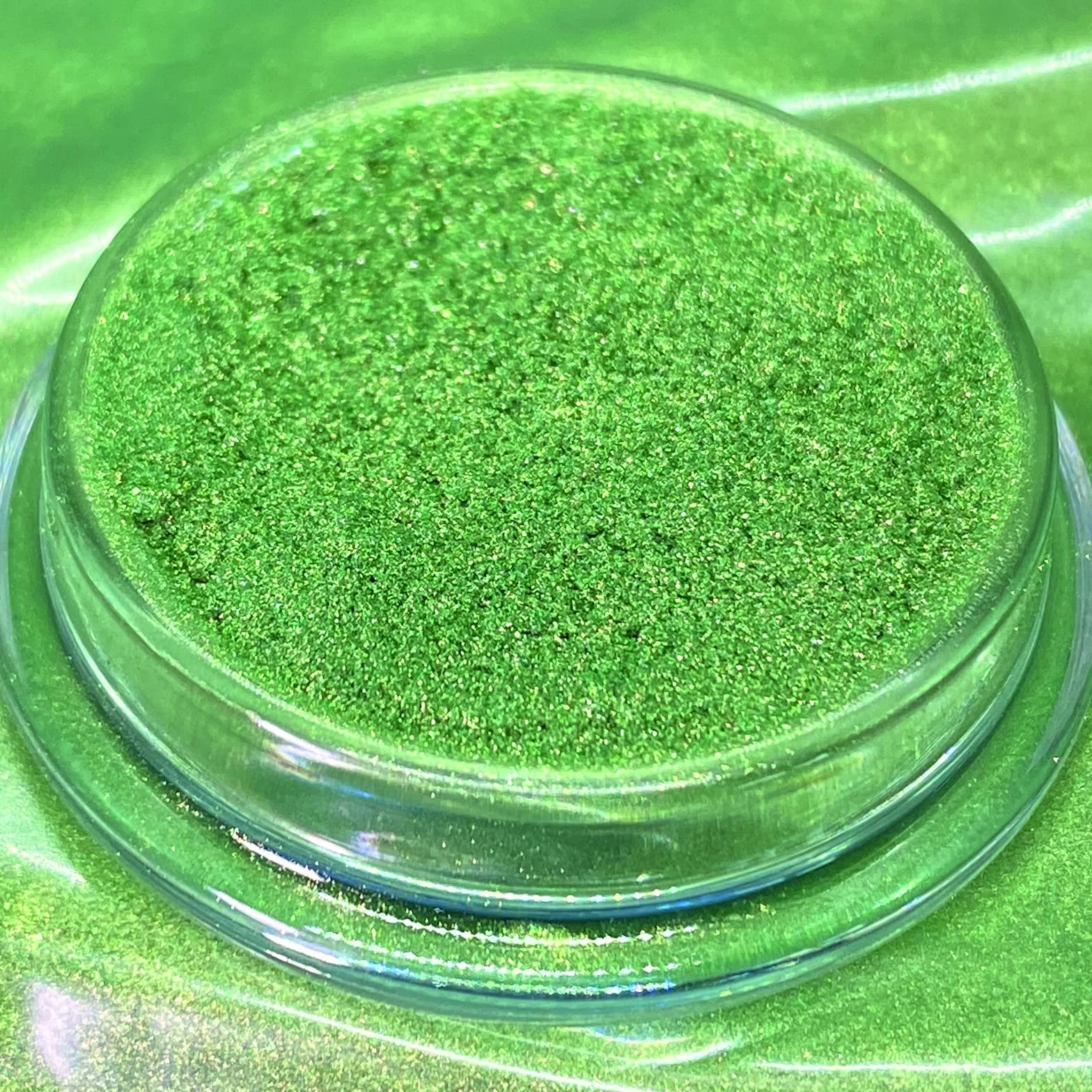 Dipoxy Pistachio-Grün07 pigment do żywicy epoksydowej, żywicy poliestrowej, systemów poliuretanowych, betonu, lakieru, żywicy syntetycznej (5 g)