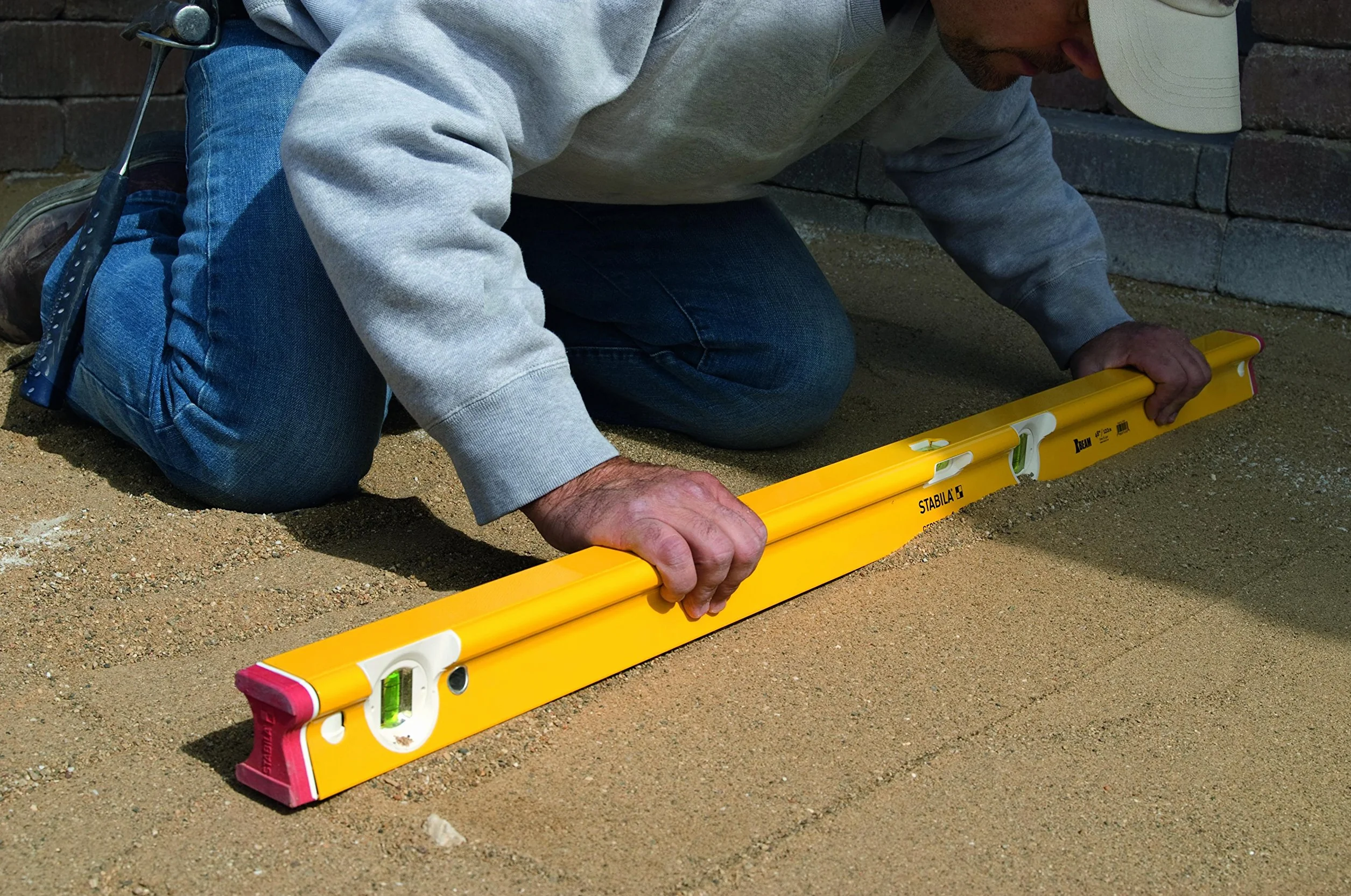 STABILA Poziomica typu R 300, 81 cm, odporny na skręcanie profil aluminiowy-R, 1 libela pozioma, 2 libele pionowe, tłumiące uderzenia, zintegrowane stopery antypoślizgowe, wyprodukowano w Niemczech, żółta
