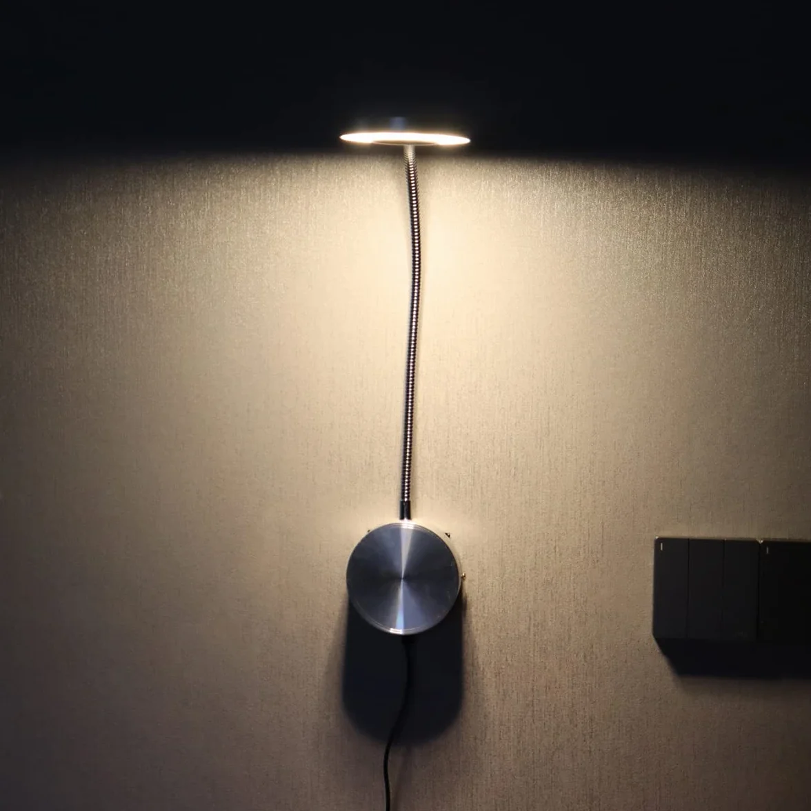 LANMOU Lampa do czytania ścienna – 5 W LED lampa ścienna z wtyczką – ściemniacz i 3 temperatury barwowe – lampka do czytania na łóżku – 40 cm – kabel USB – 420 lm – lampka nocna aluminiowa – ochrona