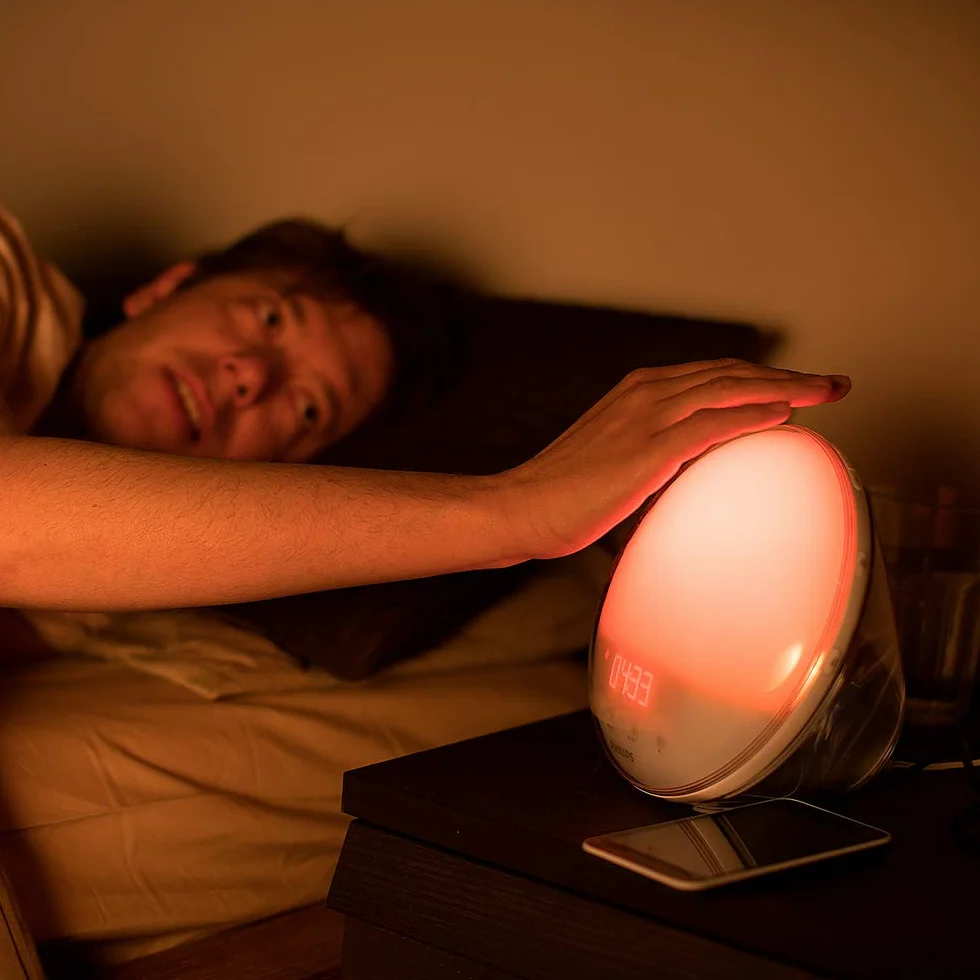 Philips SmartSleep Wake Up Light, kolorowa symulacja wschodu i zachodu słońca, 7 naturalnych dźwięków, radio FM i lampa do czytania, drzemka z kranem (model HF3531/01)