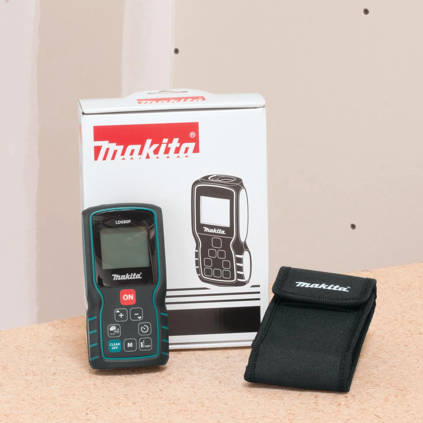 Makita LD080P laserowy pomiar odległości w komplecie z 2 bateriami AAA