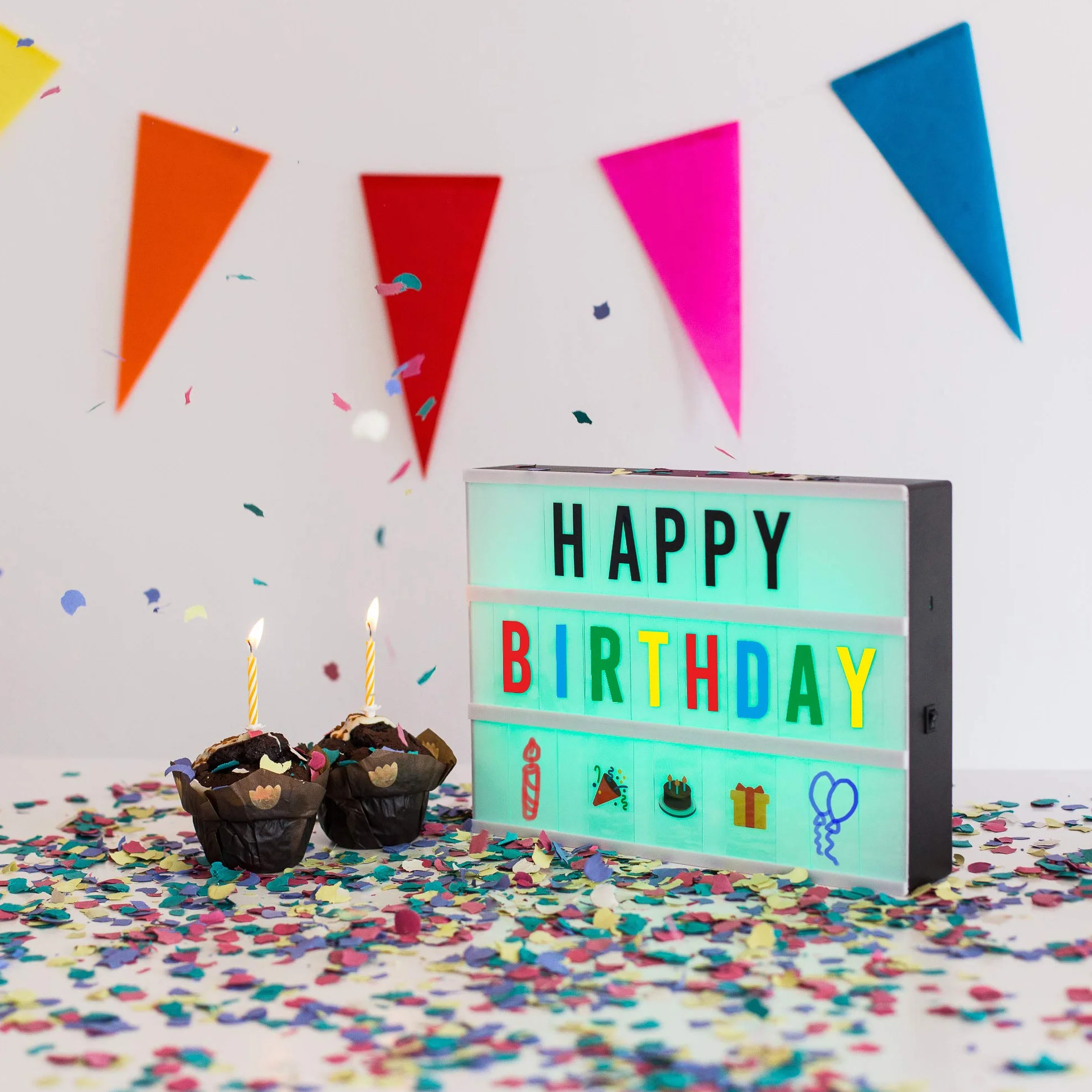 BONNYCO A4 Kinowy Lightbox Zmieniający Kolor z 400 Literami, Symbolami i Emoji, Pilotem i 2 Markerami. Led Lampka 16 Kolorów, Intensywności, Programów. Świecąca Tablica Nowość Prezenty