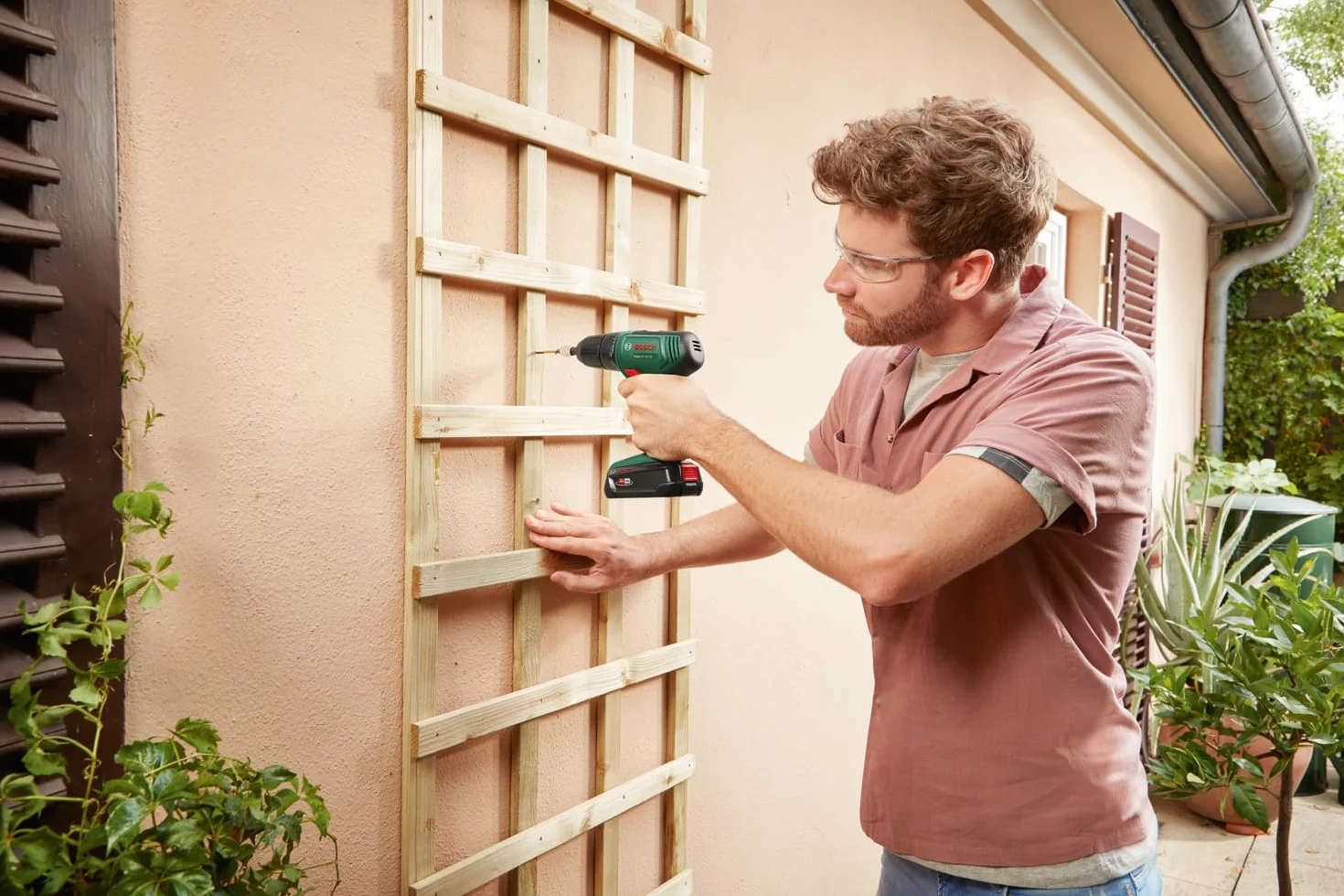Bosch Wiertarka akumulatorowa EasyDrill 18V-38 (1 akumulator 2,5 Ah; system 18V; walizka)
