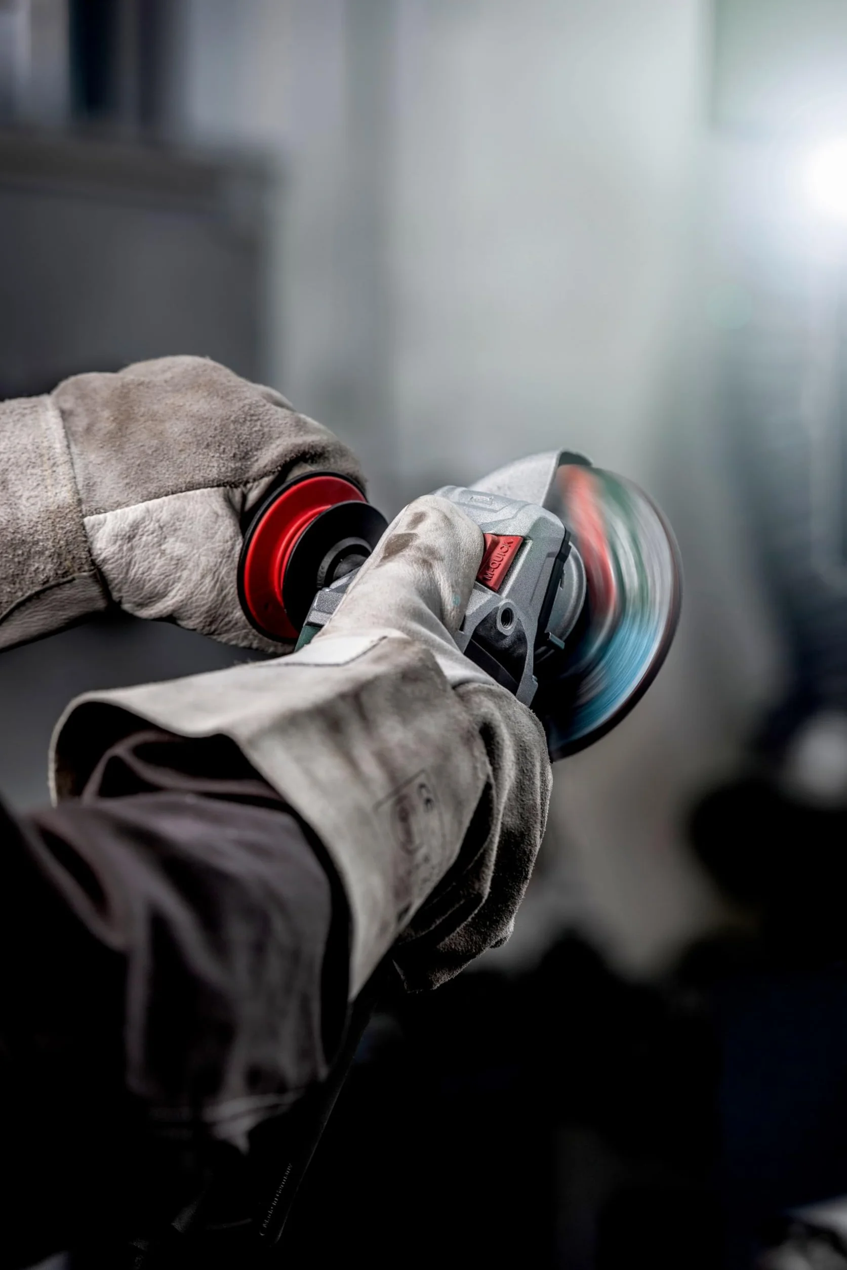 metabo Akumulatorowa szlifierka kątowa WVB 18 LT BL 11-125 Quick – 18 V, średnica tarczy 125 mm – silnik bezszczotkowy, regulacja prędkości obrotowej, nakrętka szybkomocująca, system hamulcowy, osłona