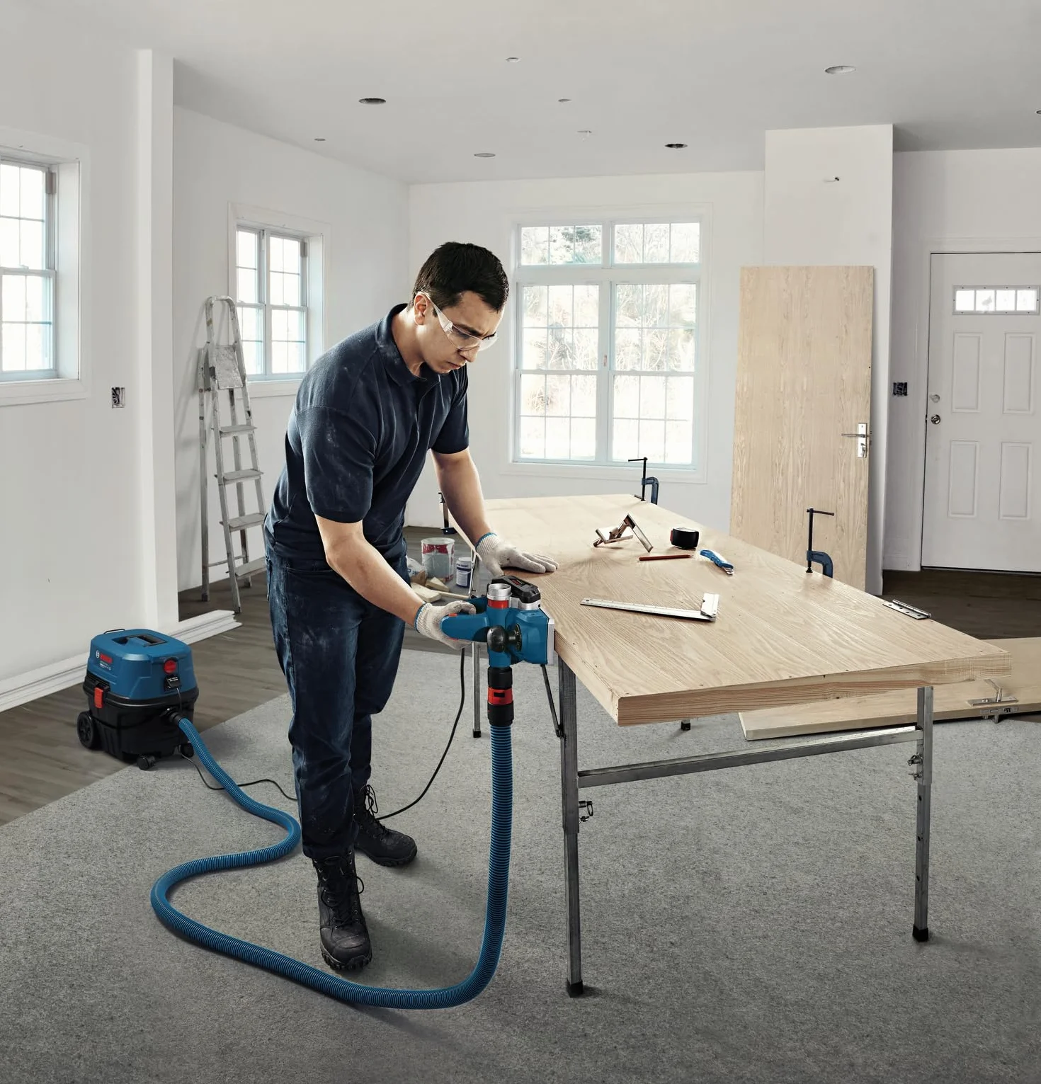Bosch Professional Przenośny strug GHO 20-82 (moc 700 W, możliwość obsługi prawą i lewą ręką, klucz montażowy, prowadnica równoległa, worek na pył)