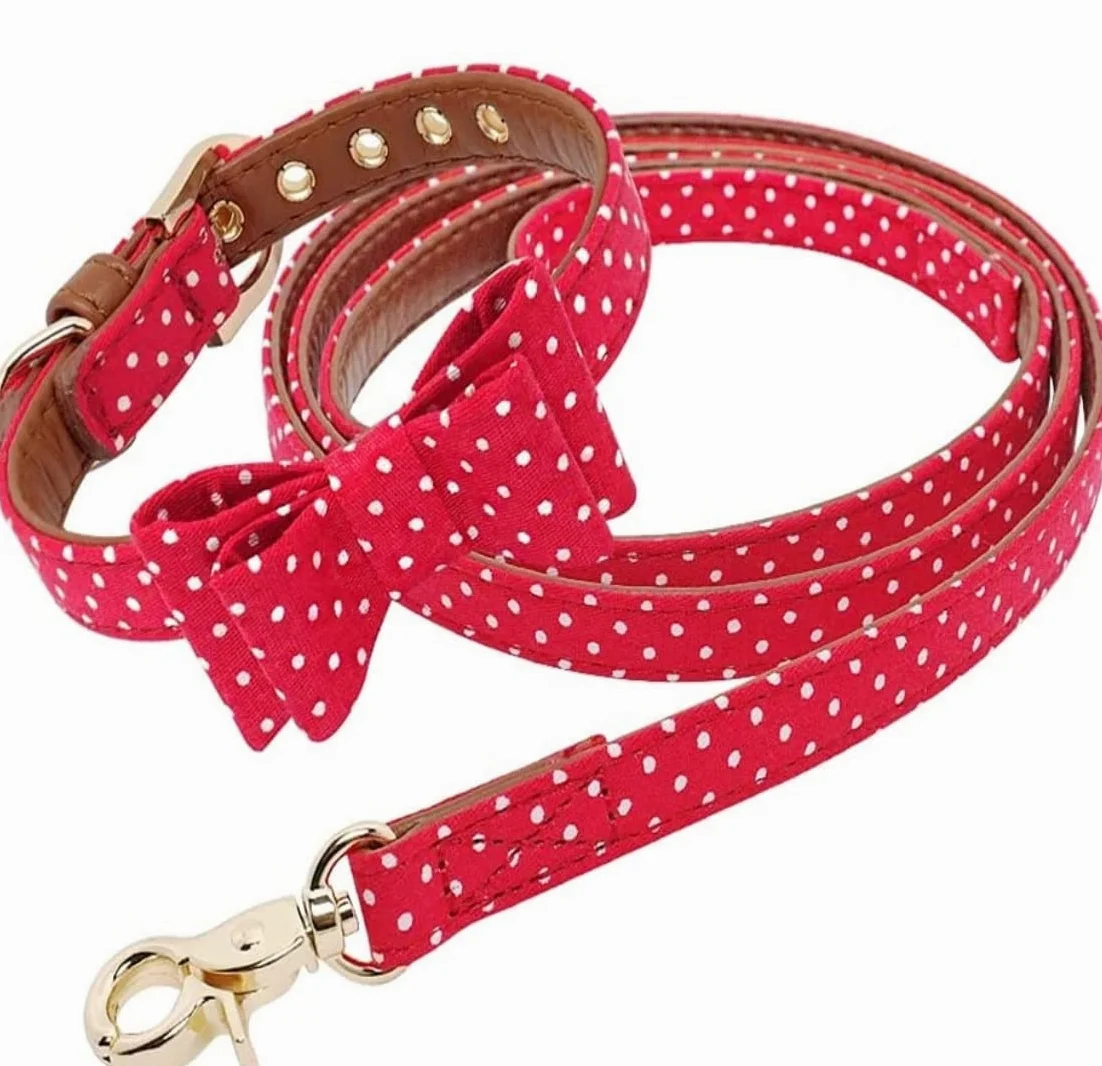 Smycz dla Psa Oddychające Zestaw Obroży I Smyczy Dla Psa Skórzana Obroża Kota Z Kokardką Polka Dot Lead Rope Smycz Miękkie Regulowana(33-51cm)