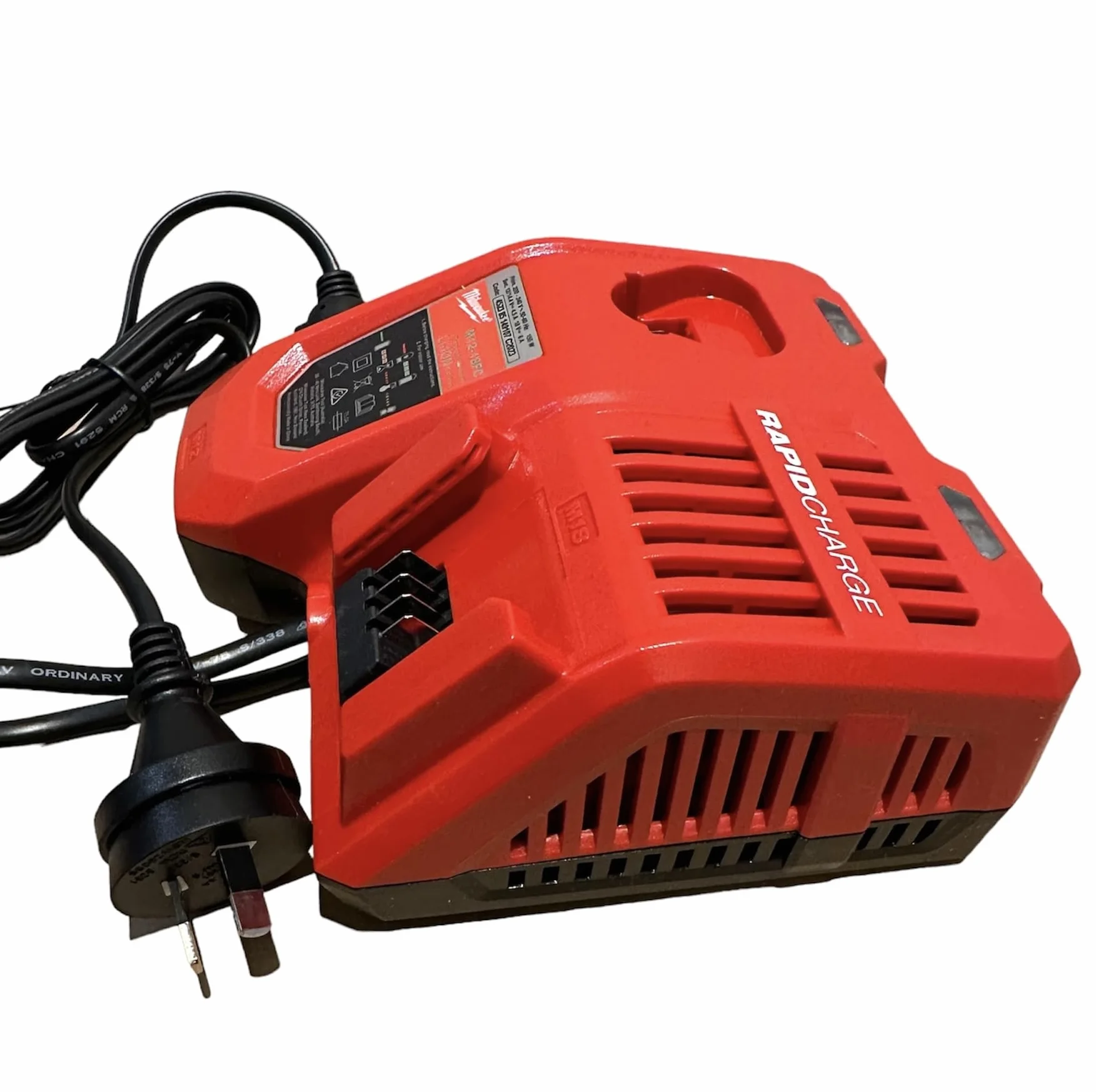 Milwaukee M12-18FC Szybka ładowarka ładuje wszystkie akumulatory M18, M14 i M12 Li-ion