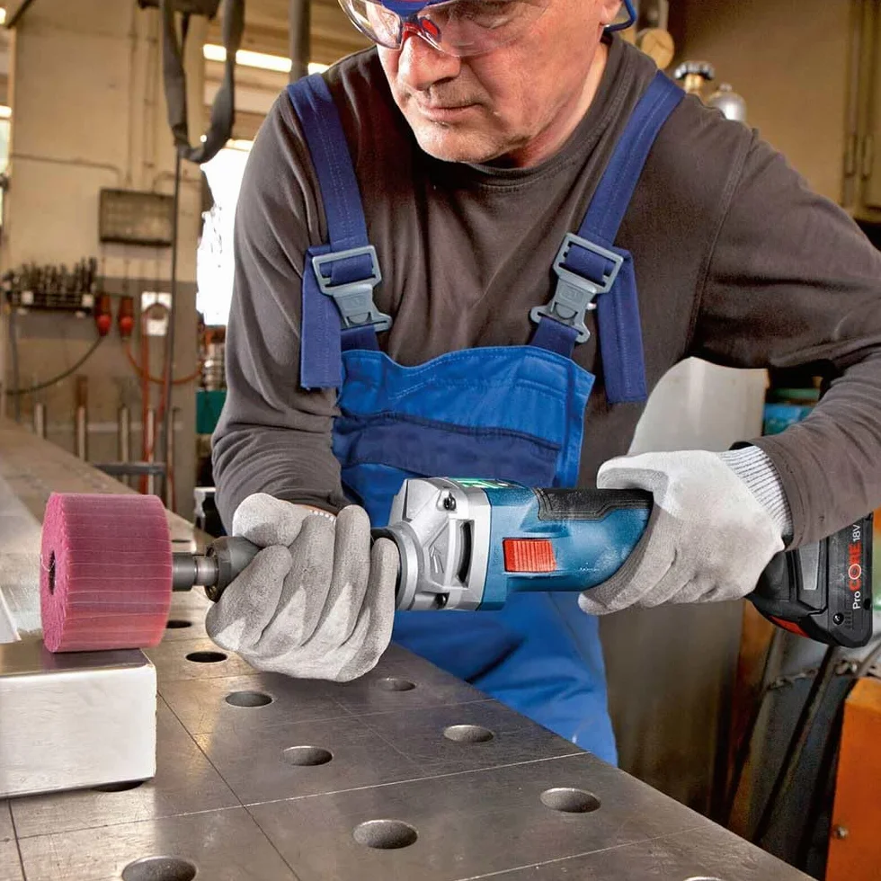 Bosch Professional System profesjonalny 18 V firmy : akumulatorowa szlifierka prosta GGS 18V-10 SLC (bez akumulatorów i ładowarki, walizka L-BOXX 136)