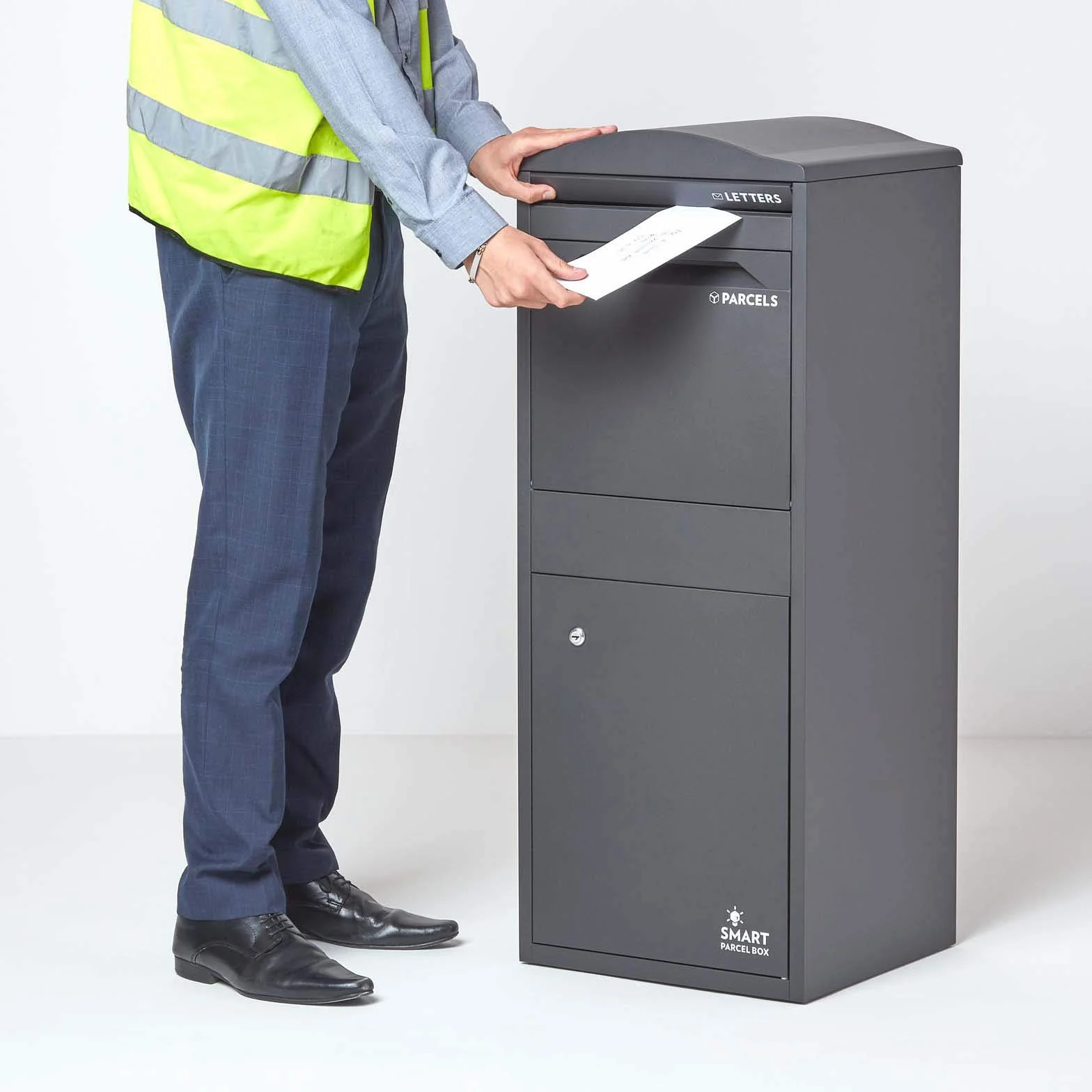 SMART PARCEL BOX Duża skrzynka na paczki na zewnątrz, odporna na warunki atmosferyczne, szara skrzynka dostawcza, zakrzywiona góra, bezpieczny dostęp z przodu, trwała stal ocynkowana, zamykana na
