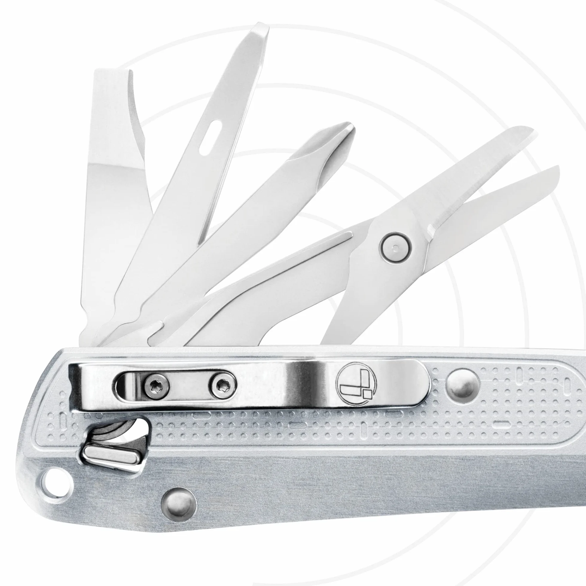 Leatherman Free K4x Multi-Tool – 9 w 1 z Ostrzem Kombinowanym i Nożyczkami, Magnetyczne Otwieranie, Zdejmowany Klips - Srebrny