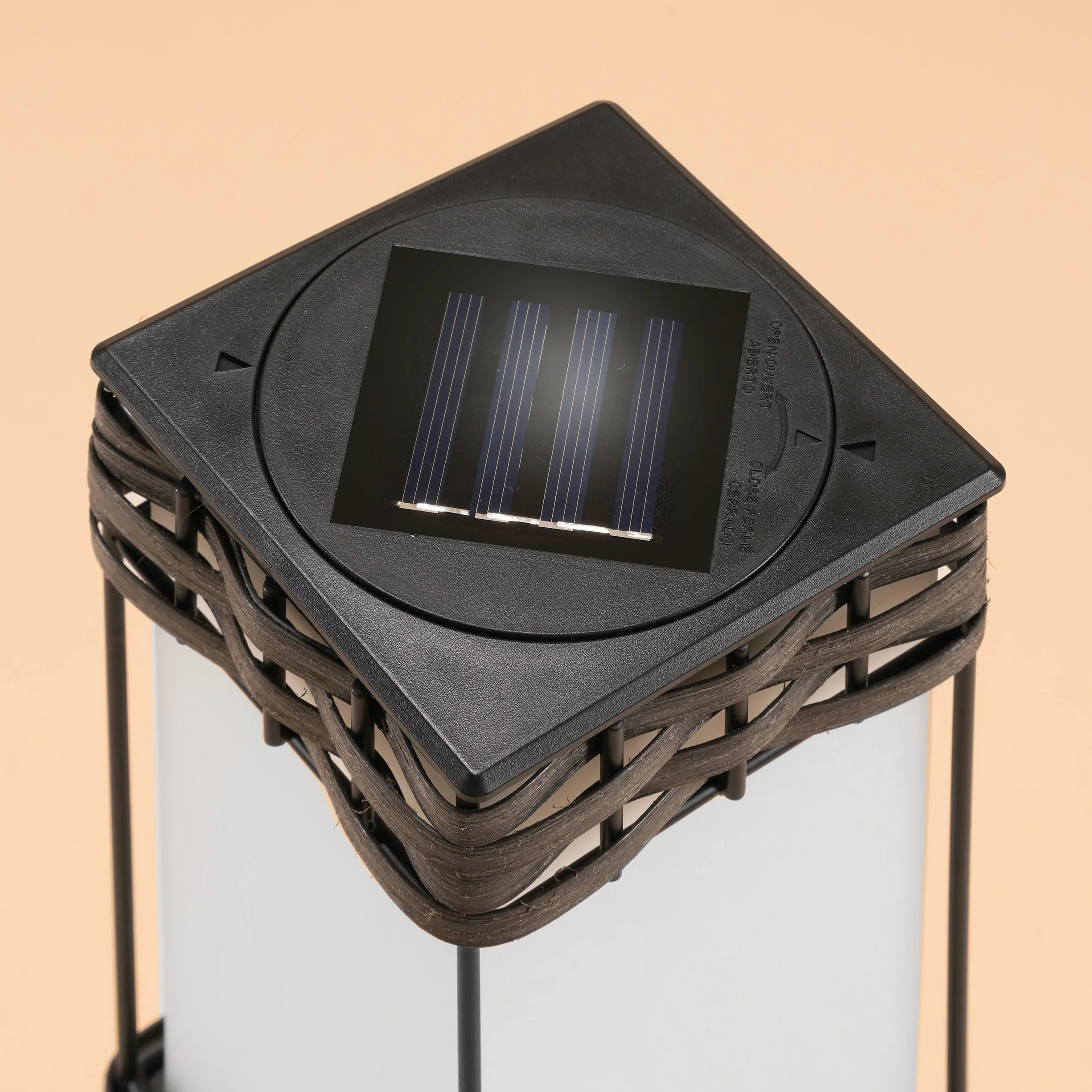 Esotec 102073 solarna lampa stojąca, plecionka rattanowa, LED, akumulator, równomierny rozkład światła, lampa ogrodowa, latarnia solarna, oświetlenie ścieżki, lampy solarne, odporne na warunki