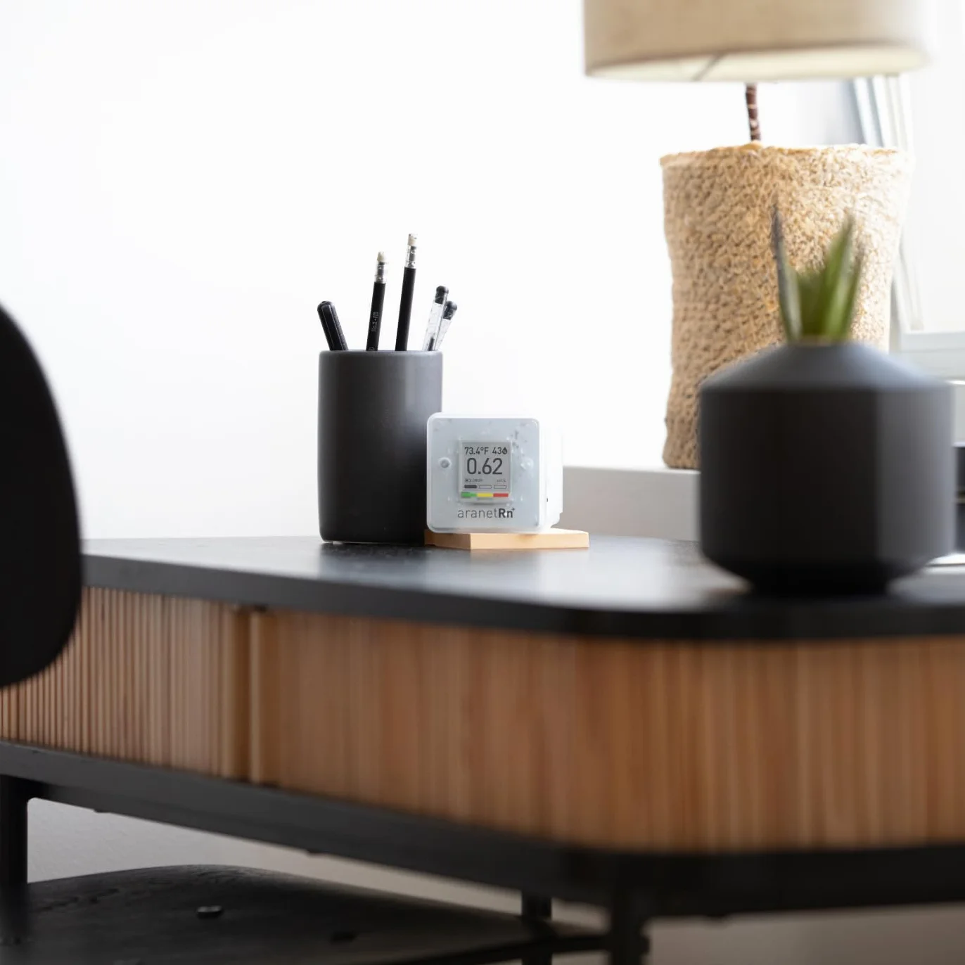 SAF Aranet Home Radon Detector : Pomiar 10 min, temperatura, wilgotność względna, ciśnienie, wyświetlacz e-Ink, 7-letnia bateria, przenośny z bezpłatną aplikacją