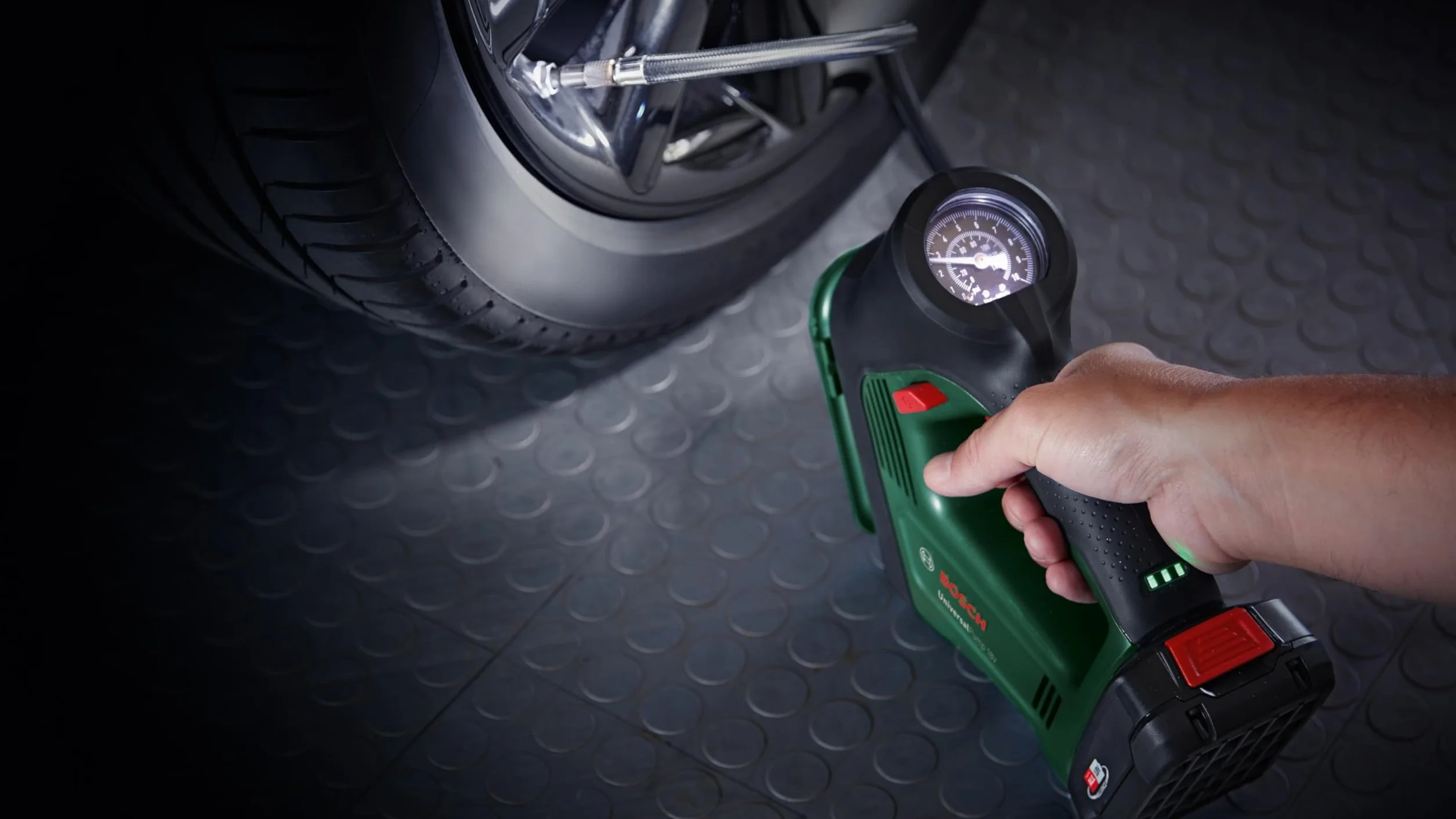 Bosch - Pompa powietrza/sprężarka powietrza 18V (bez akumulatora, system 18V, do opon samochodowych, motocyklowych i rowerowych, 150 PSI, 10.3 bar, opakowanie kartonowe)