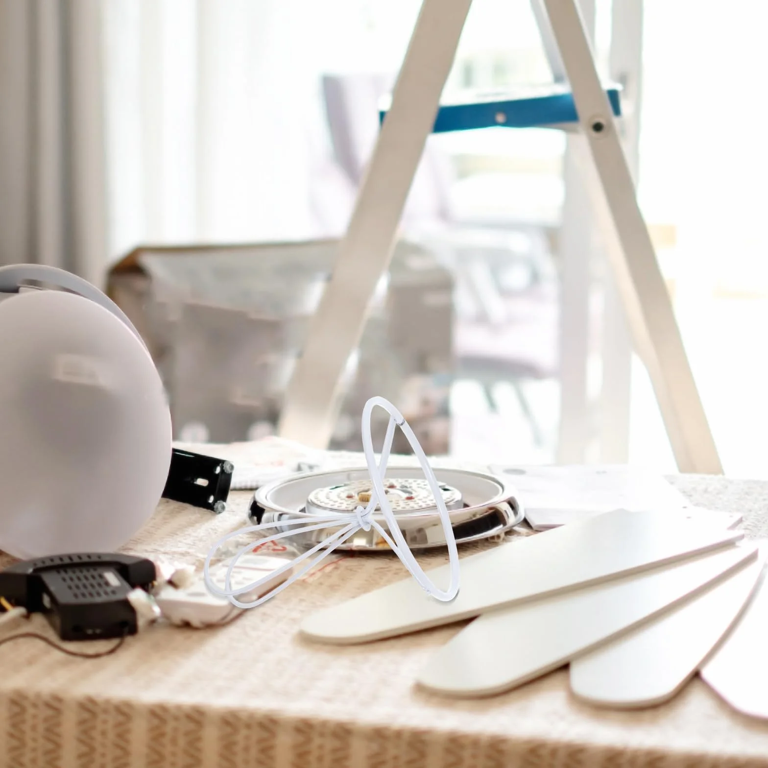 Toyvian 2 Szt. Metalowy Uchwyt Abażura Klips Do Lampy Stołowej i Podłogowej Adapter Do Żarówek Stabilny i Łatwy Montaż Akcesoria Oświetleniowe DIY i Stojących